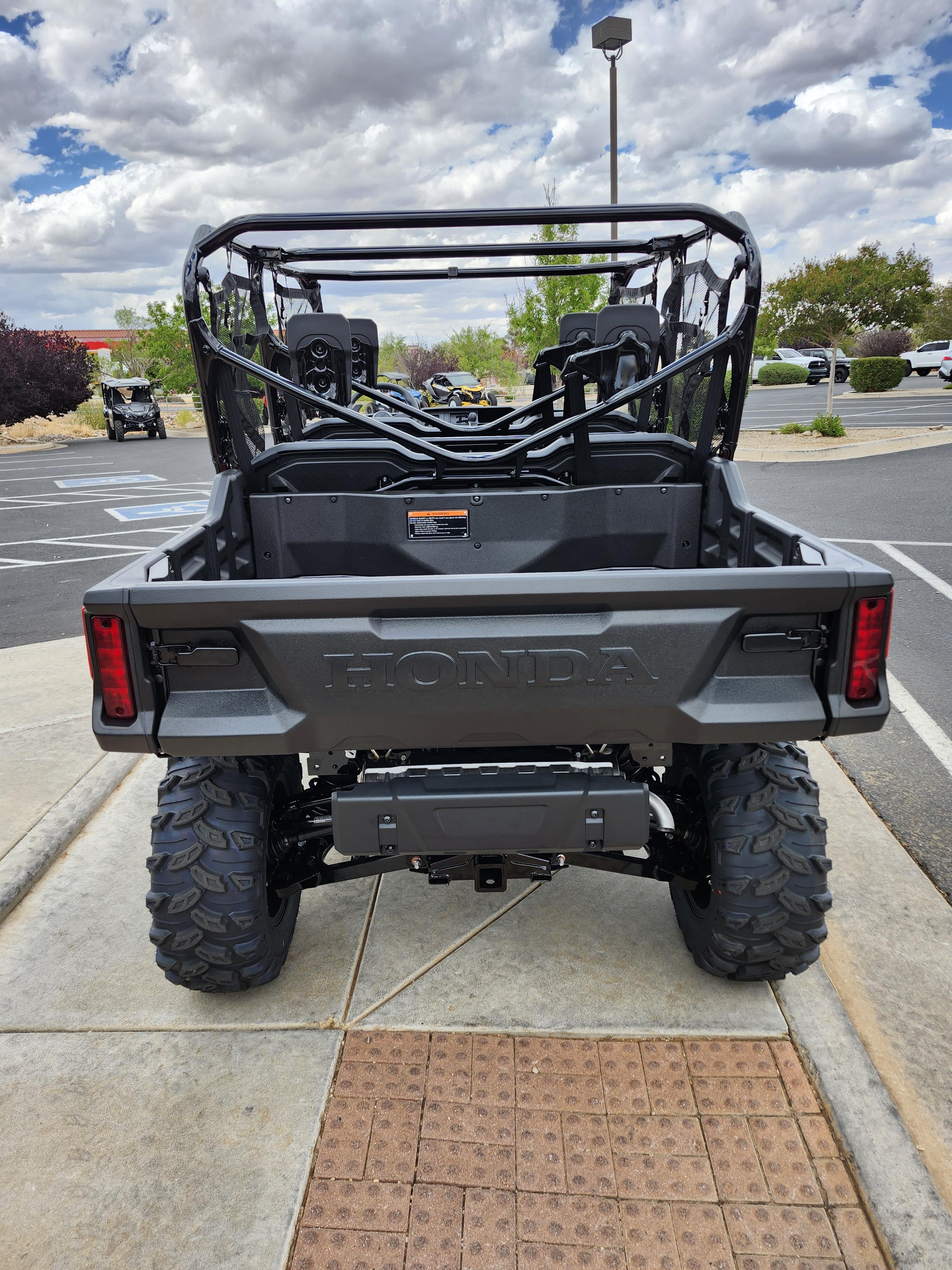 2025 Honda Pioneer 1000-6 Crew Deluxe - Photo 6