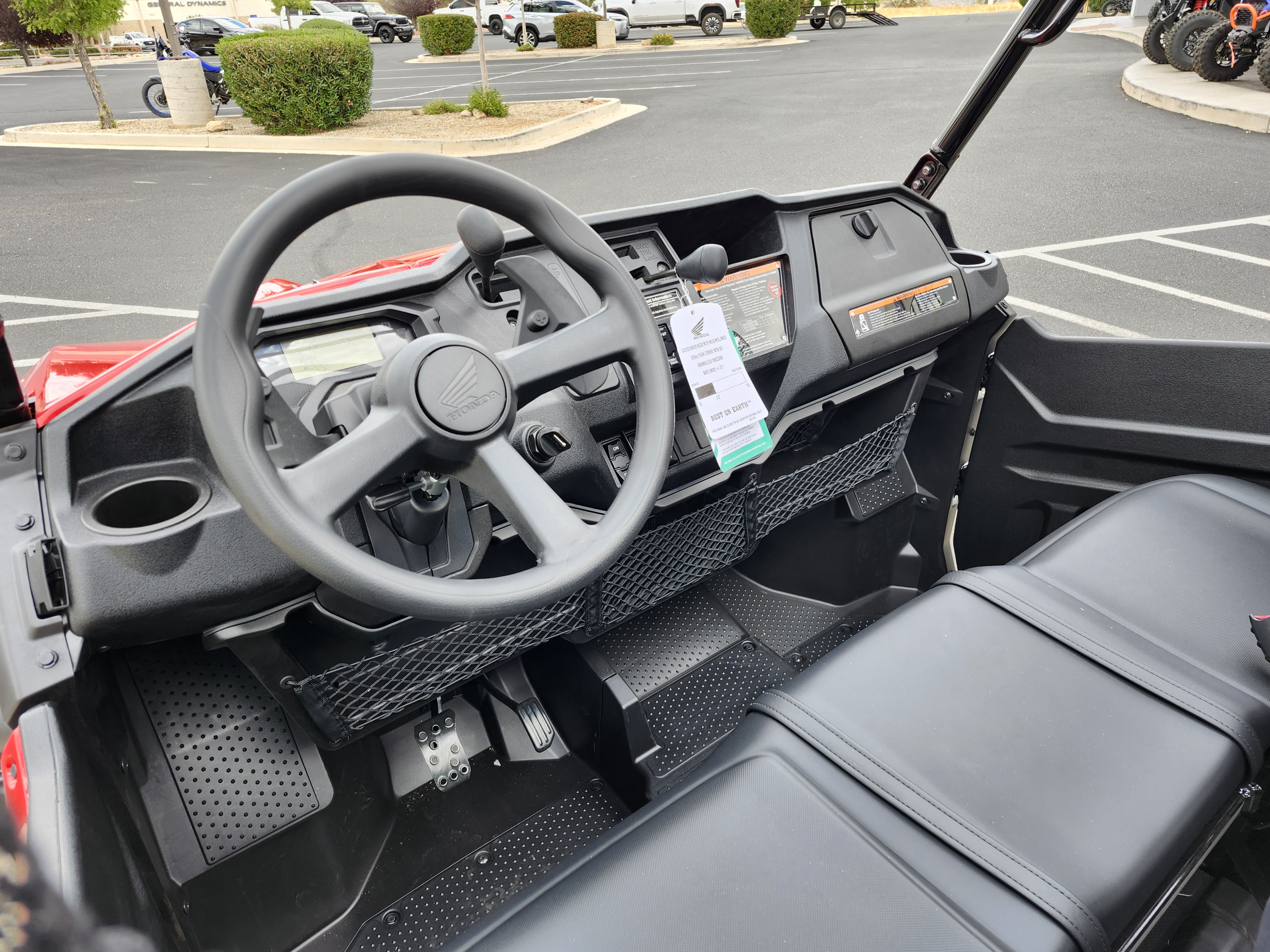 2025 Honda Pioneer 1000-6 Crew Deluxe - Photo 2