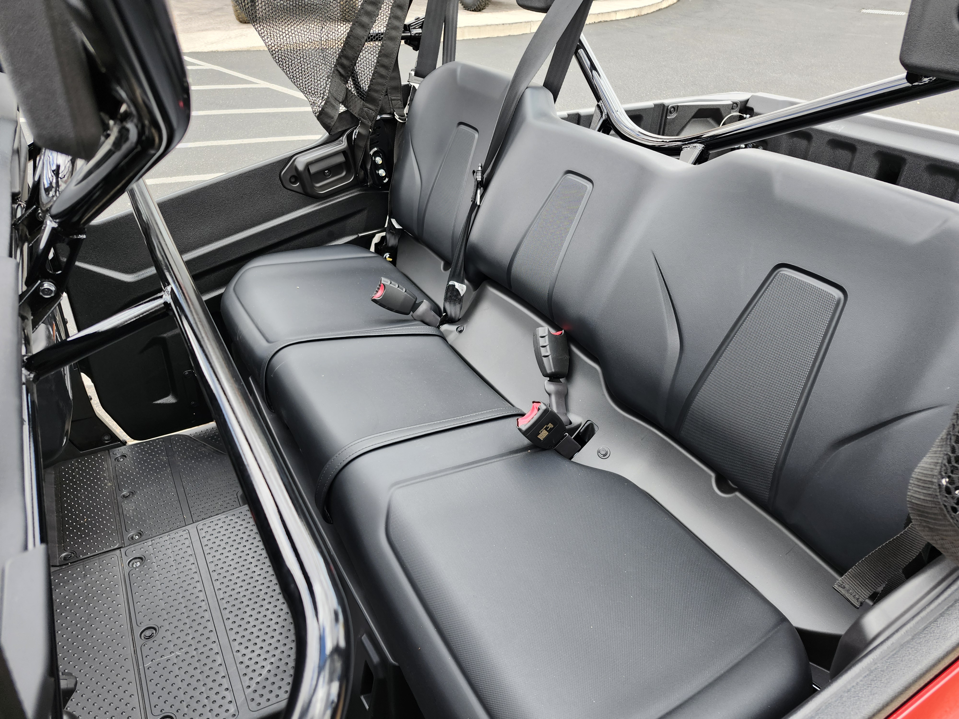 2025 Honda Pioneer 1000-6 Crew Deluxe - Photo 3