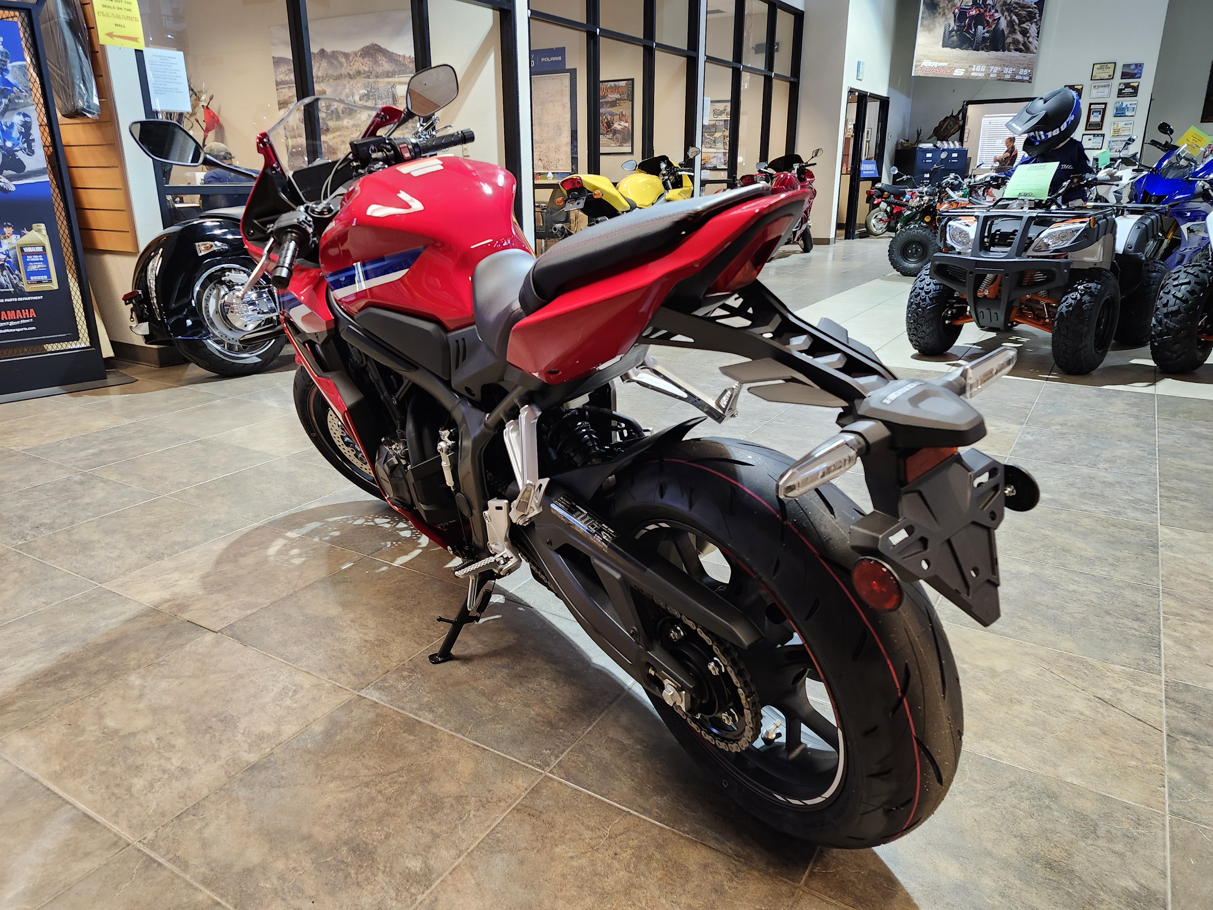 2025 Honda CBR650R E-Clutch - Photo 3