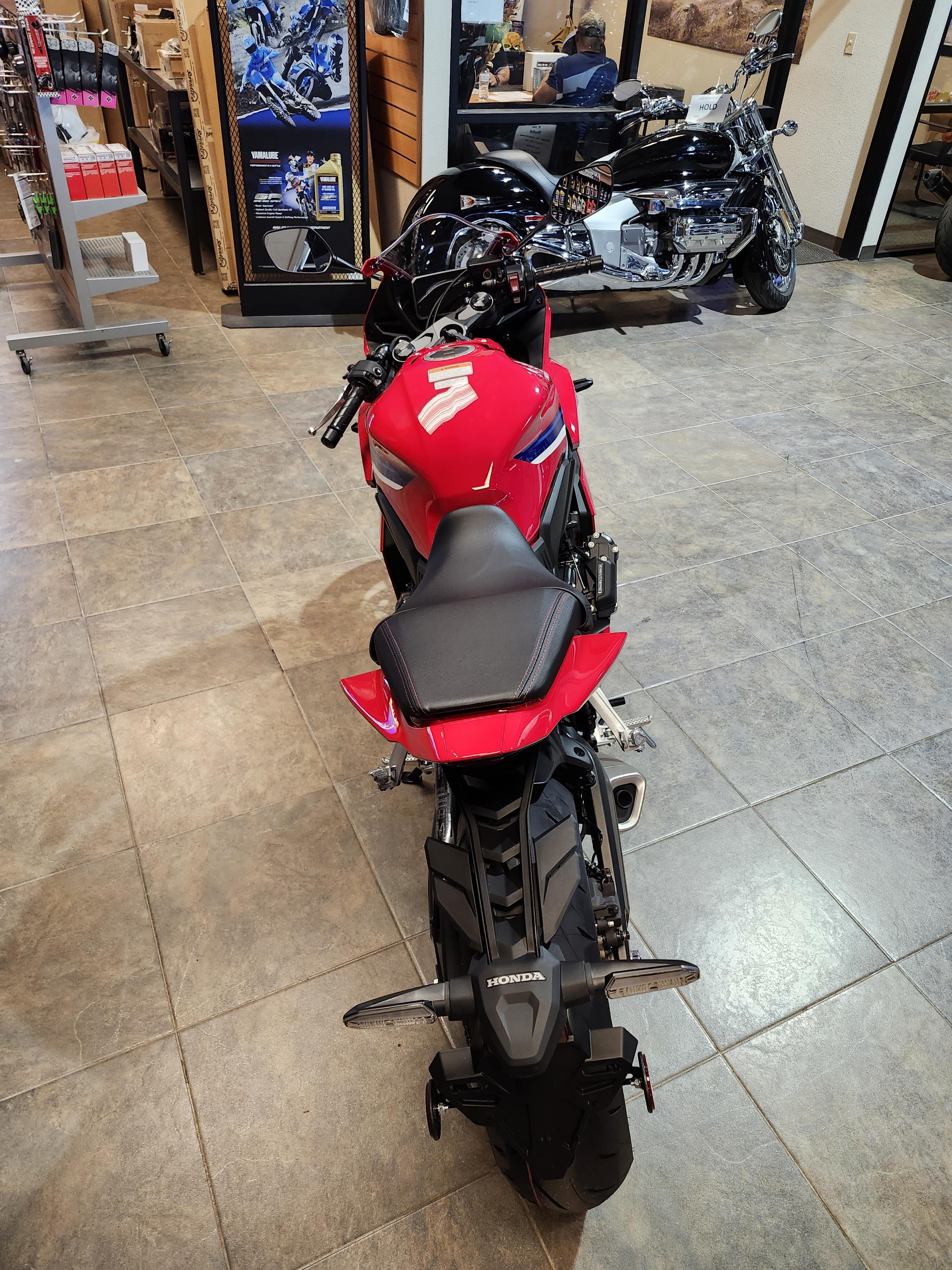 2025 Honda CBR650R E-Clutch - Photo 2