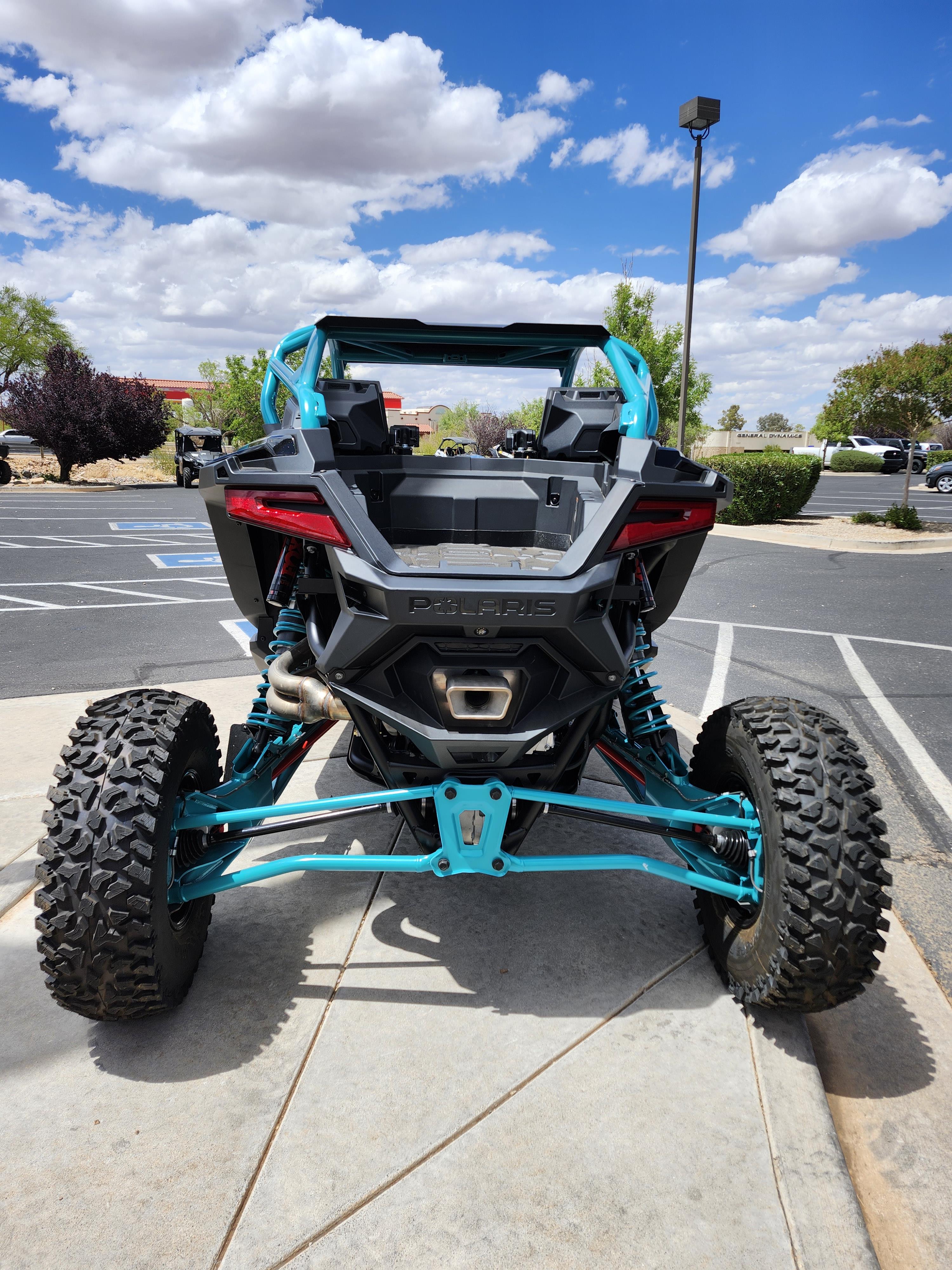 2025 Polaris RZR PRO R ULT - BLACK CRYSTAL / RAD GREEN Ultimate - Photo 5