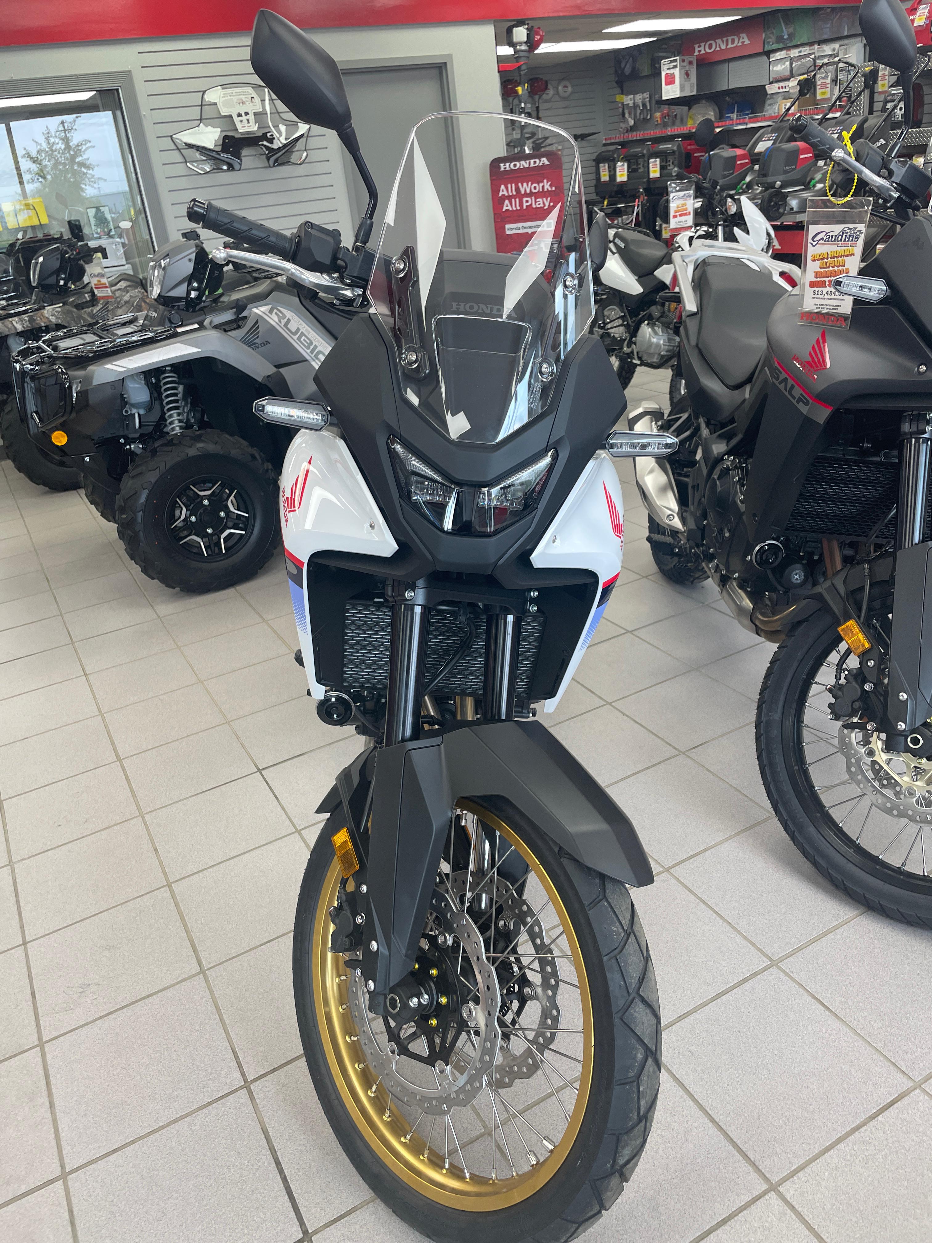 2025 Honda Transalp - Photo 2