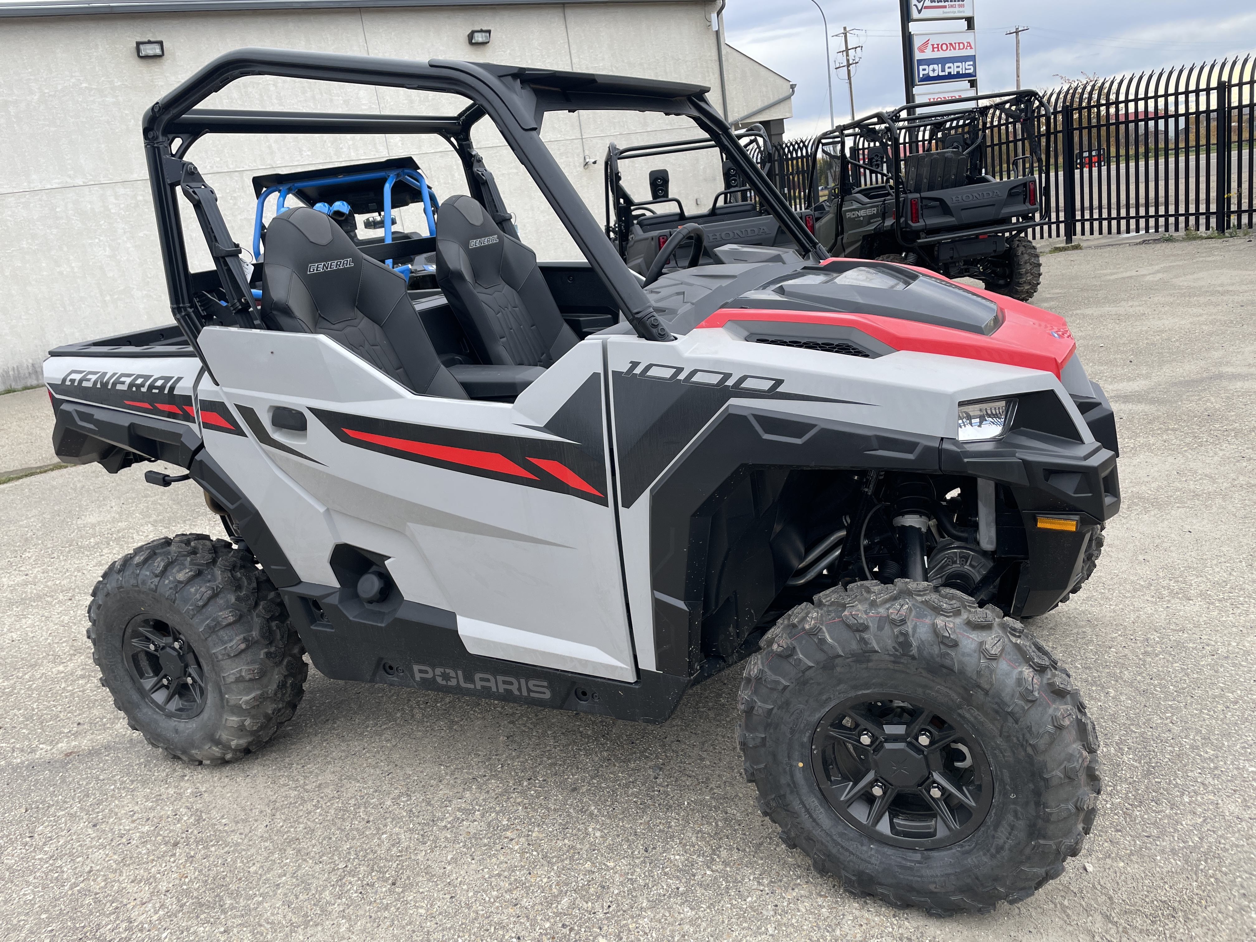 2025 Polaris GENERAL® 1000 Sport - Photo 3