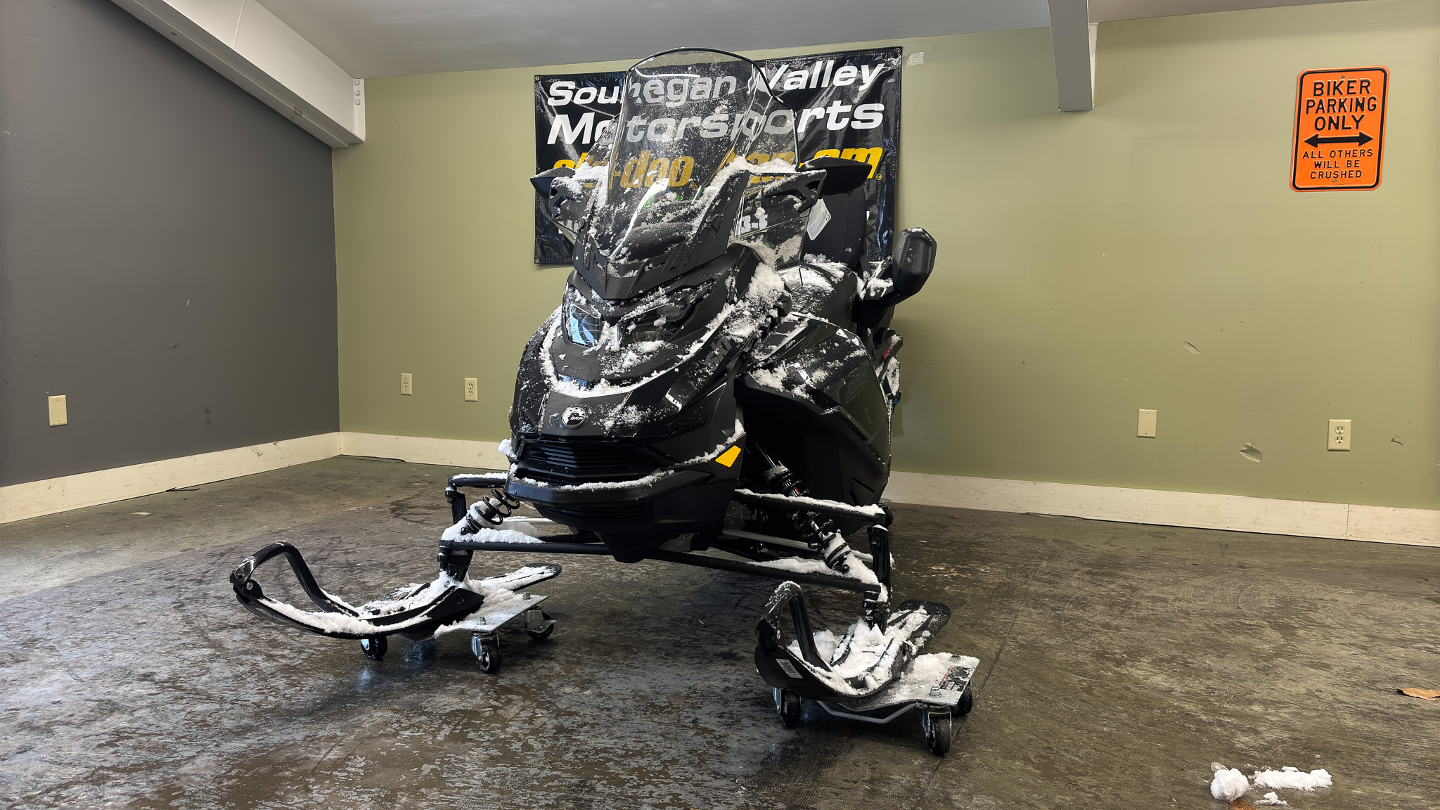 2025 Ski-Doo GRAND TOURING LE 900 ACE Silent Track II 1.25" E.S.