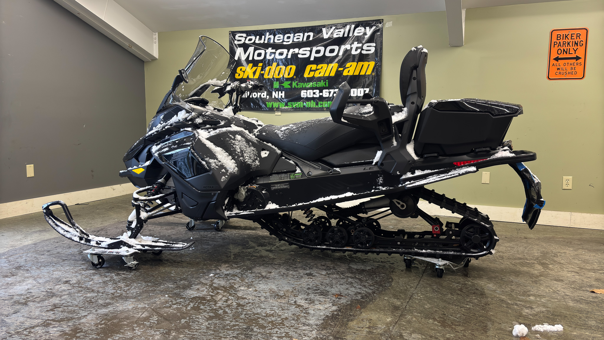 2025 Ski-Doo GRAND TOURING LE 900 ACE Silent Track II 1.25" E.S. - Photo 2