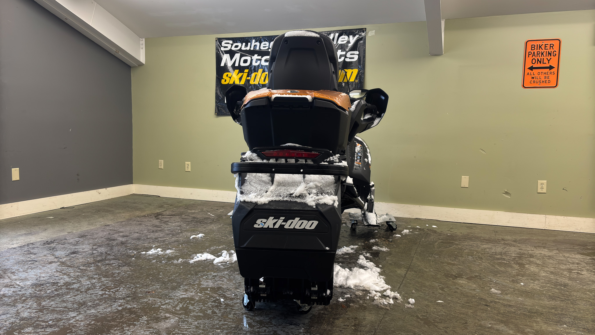 2025 Ski-Doo GRAND TOURING LE PLAT PKG 900 ACE Silent Ice Track II 1.25" E.S. 10.25 - Photo 4