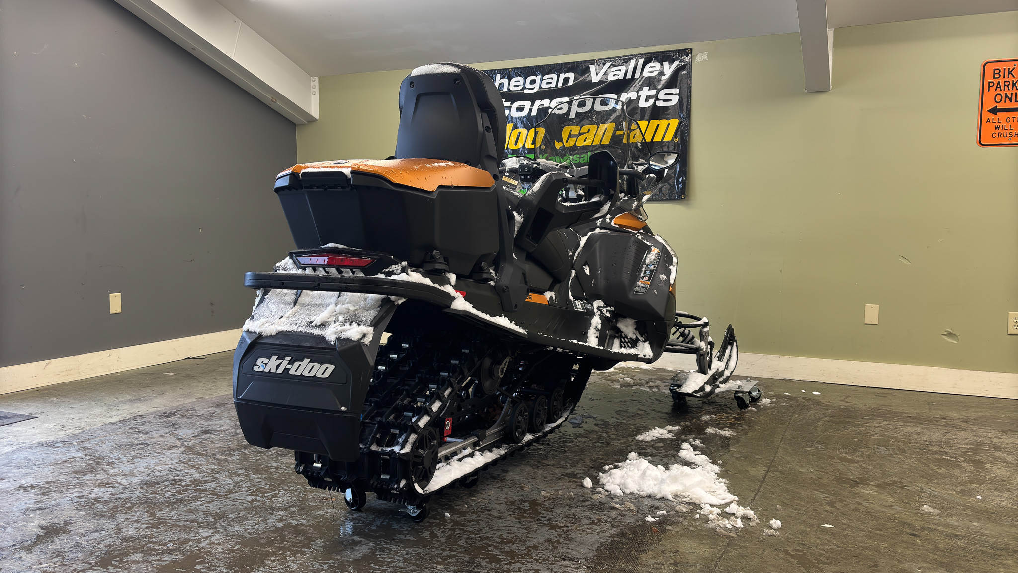 2025 Ski-Doo GRAND TOURING LE PLAT PKG 900 ACE Silent Ice Track II 1.25" E.S. 10.25 - Photo 5