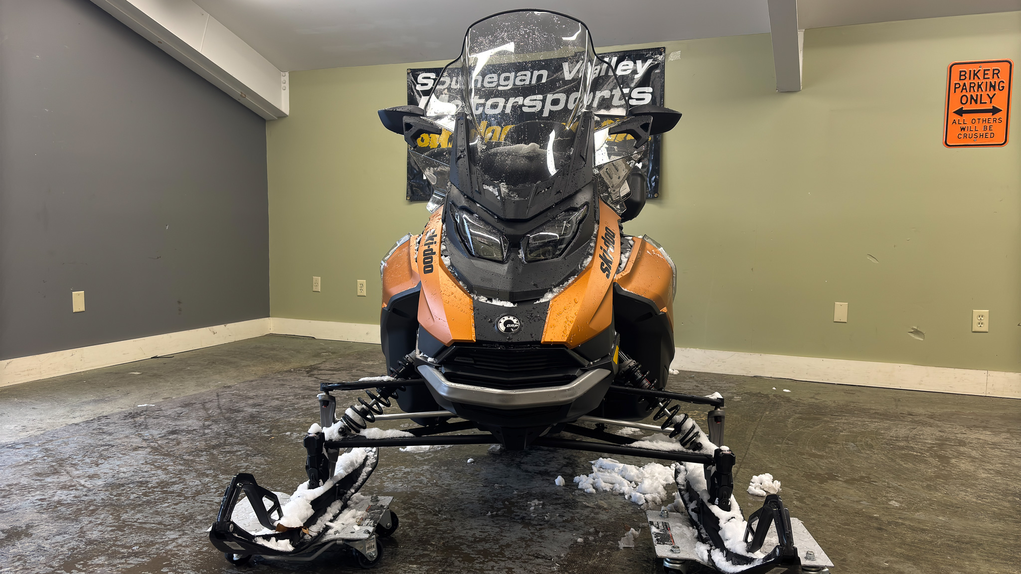 2025 Ski-Doo GRAND TOURING LE PLAT PKG 900 ACE Silent Ice Track II 1.25" E.S. 10.25 - Photo 8