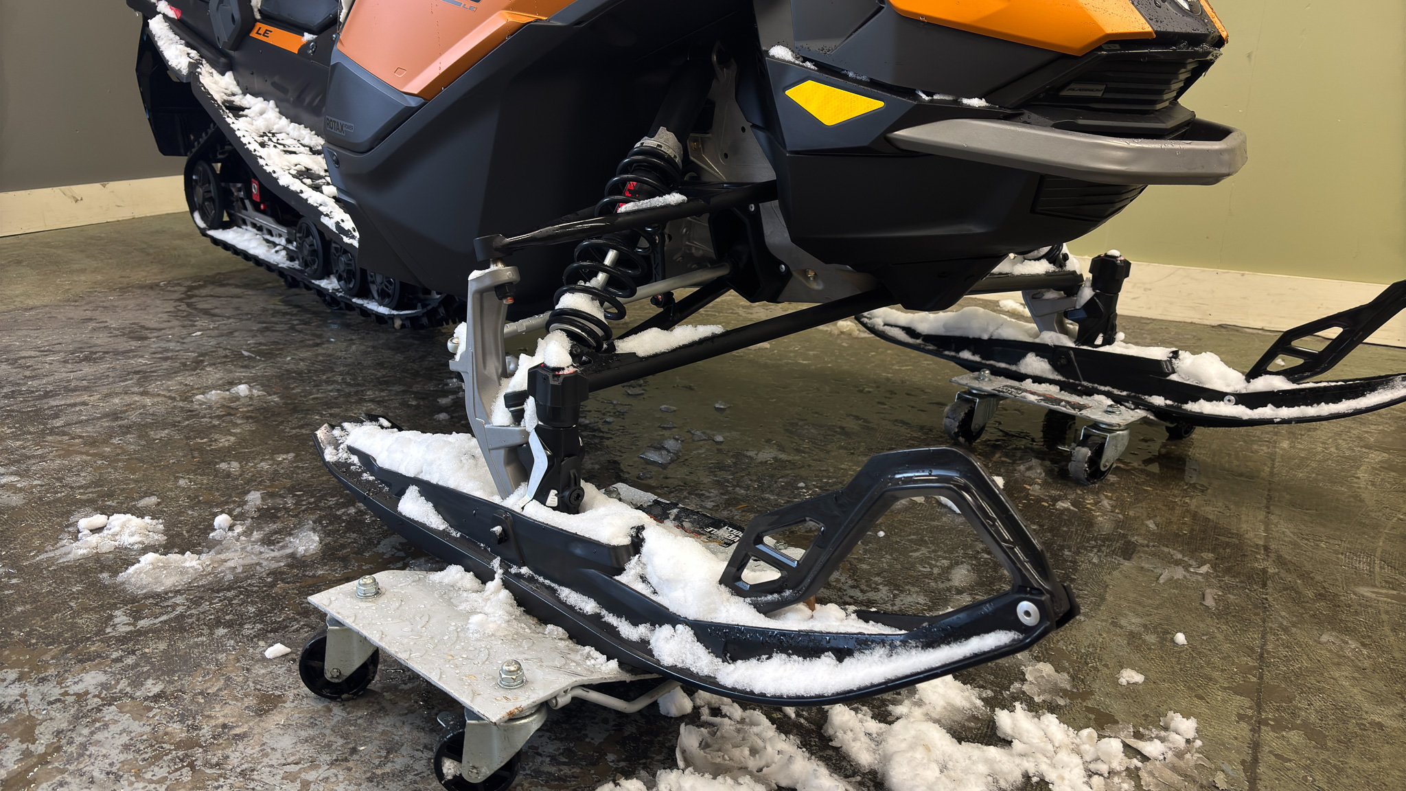 2025 Ski-Doo GRAND TOURING LE PLAT PKG 900 ACE Silent Ice Track II 1.25" E.S. 10.25 - Photo 9