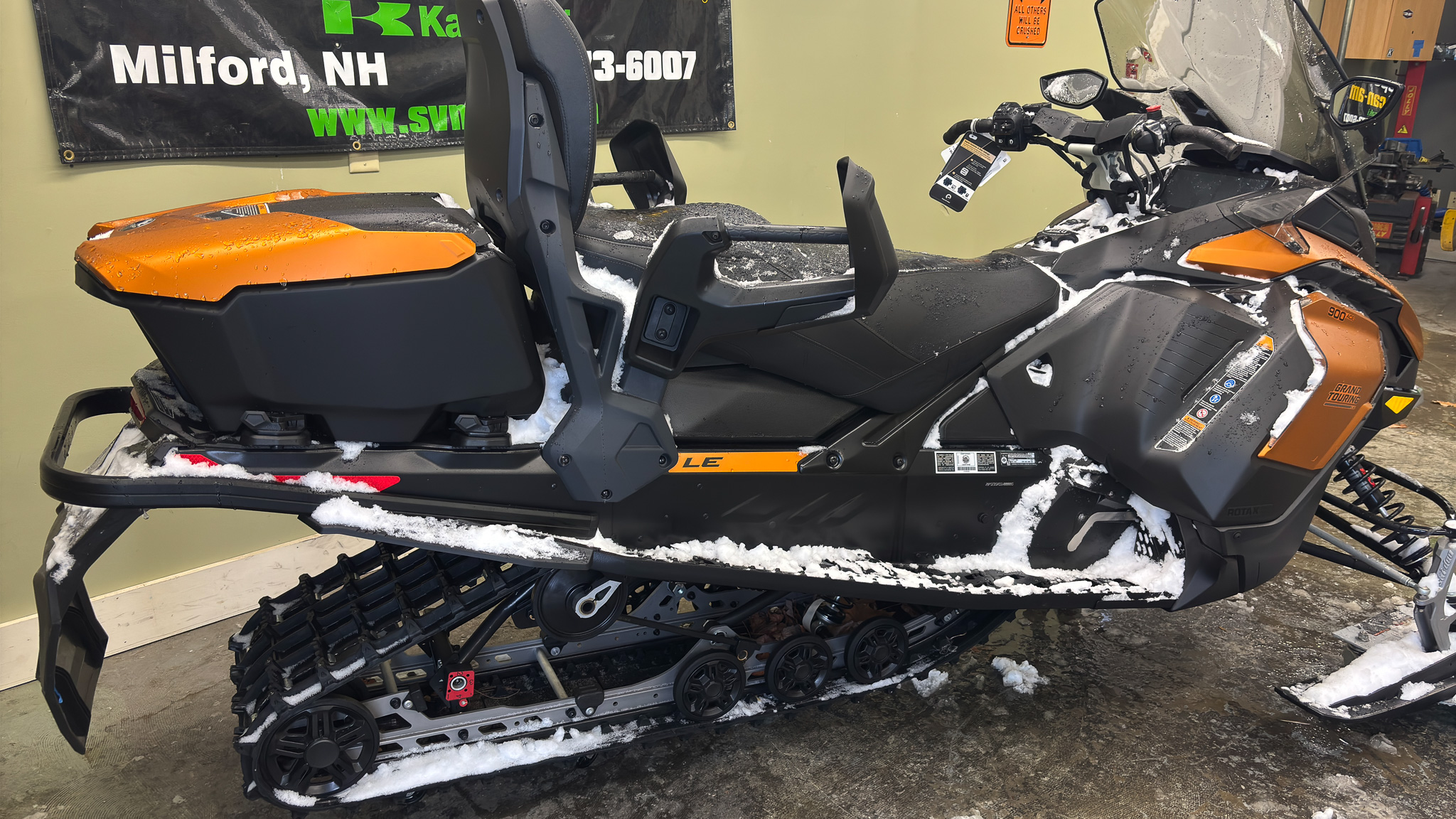 2025 Ski-Doo GRAND TOURING LE PLAT PKG 900 ACE Silent Ice Track II 1.25" E.S. 10.25 - Photo 10