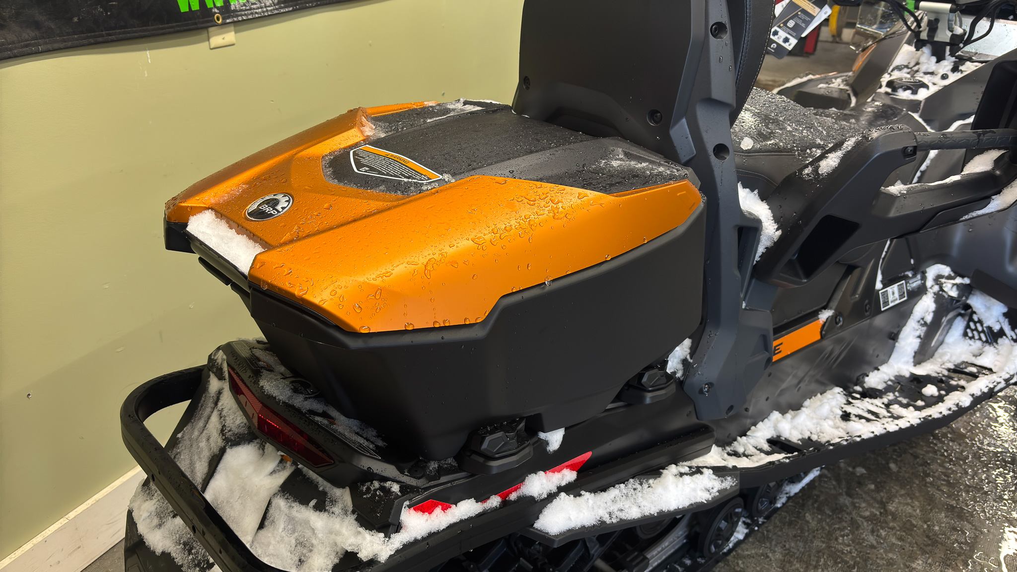 2025 Ski-Doo GRAND TOURING LE PLAT PKG 900 ACE Silent Ice Track II 1.25" E.S. 10.25 - Photo 12