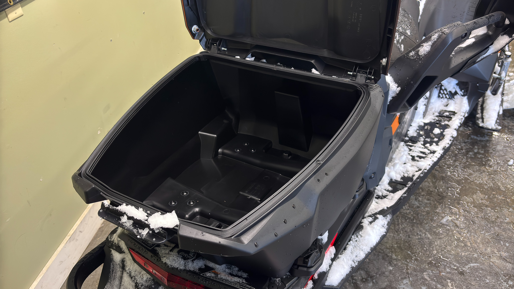 2025 Ski-Doo GRAND TOURING LE PLAT PKG 900 ACE Silent Ice Track II 1.25" E.S. 10.25 - Photo 13
