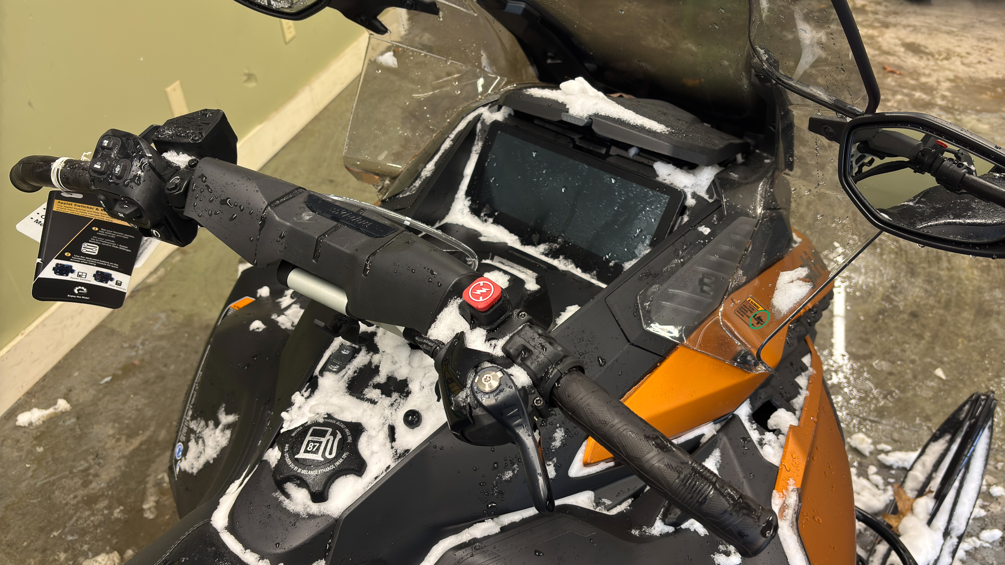 2025 Ski-Doo GRAND TOURING LE PLAT PKG 900 ACE Silent Ice Track II 1.25" E.S. 10.25 - Photo 14