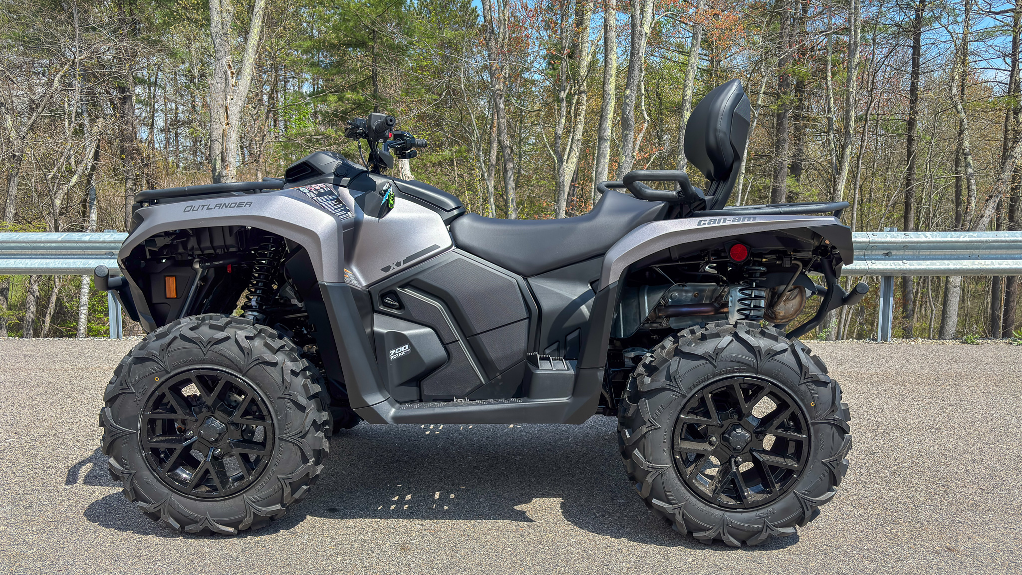 2025 Can-Am OUTLANDER MAX XT 700 - Photo 2