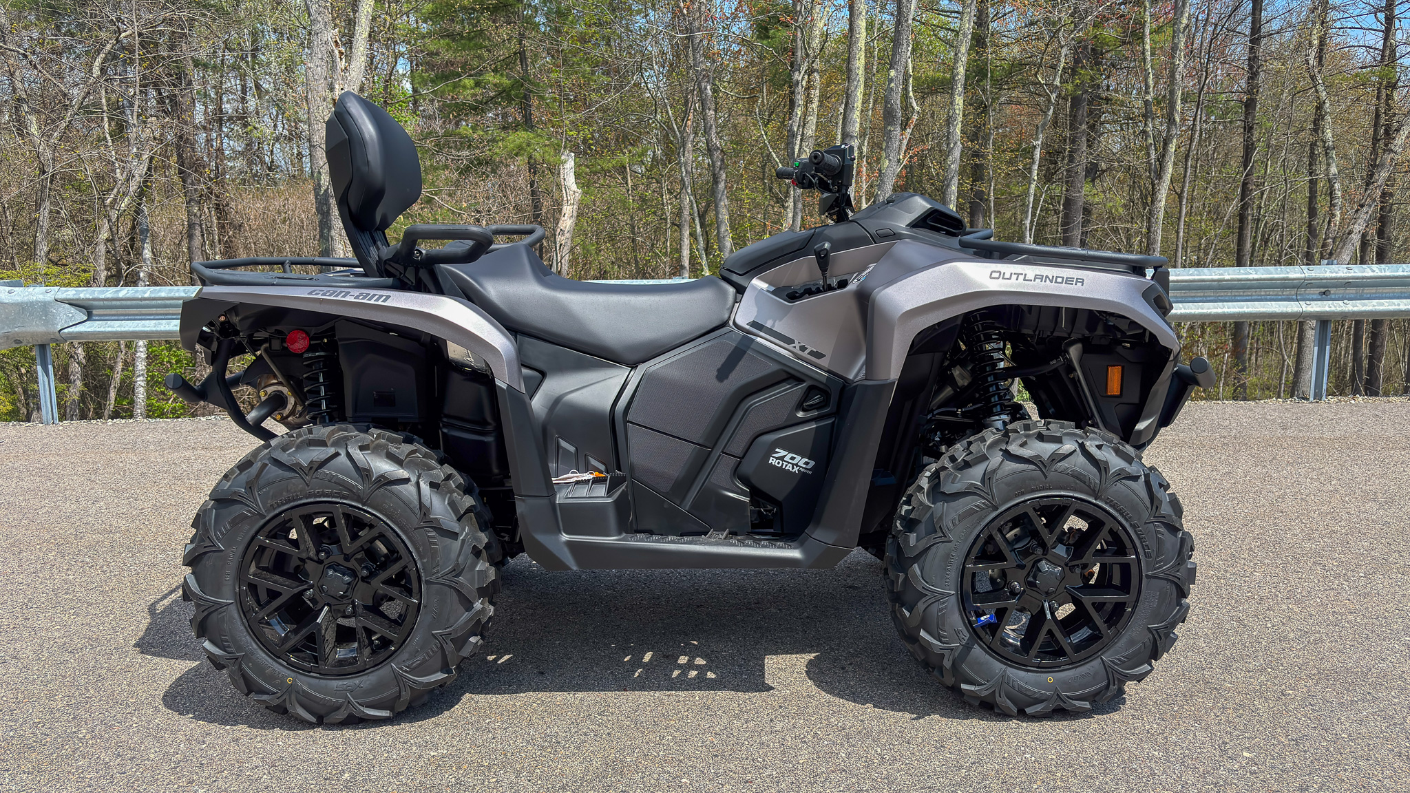 2025 Can-Am OUTLANDER MAX XT 700 - Photo 6