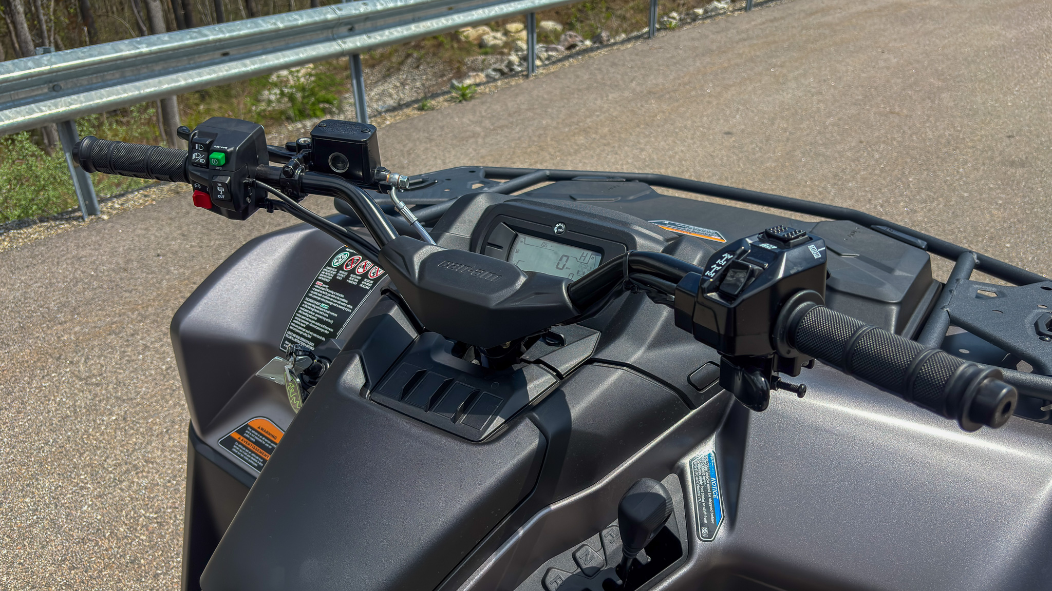 2025 Can-Am OUTLANDER MAX XT 700 - Photo 11