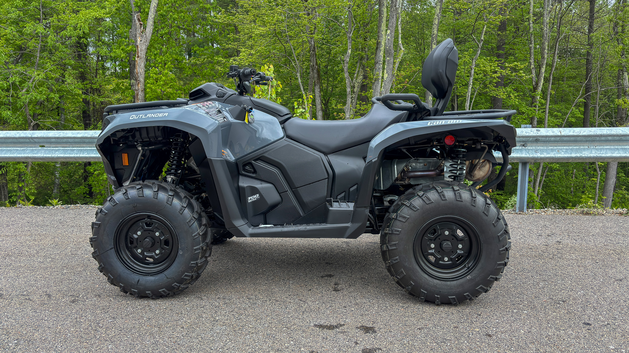 2025 Can-Am OUTLANDER MAX DPS 700 - Photo 2
