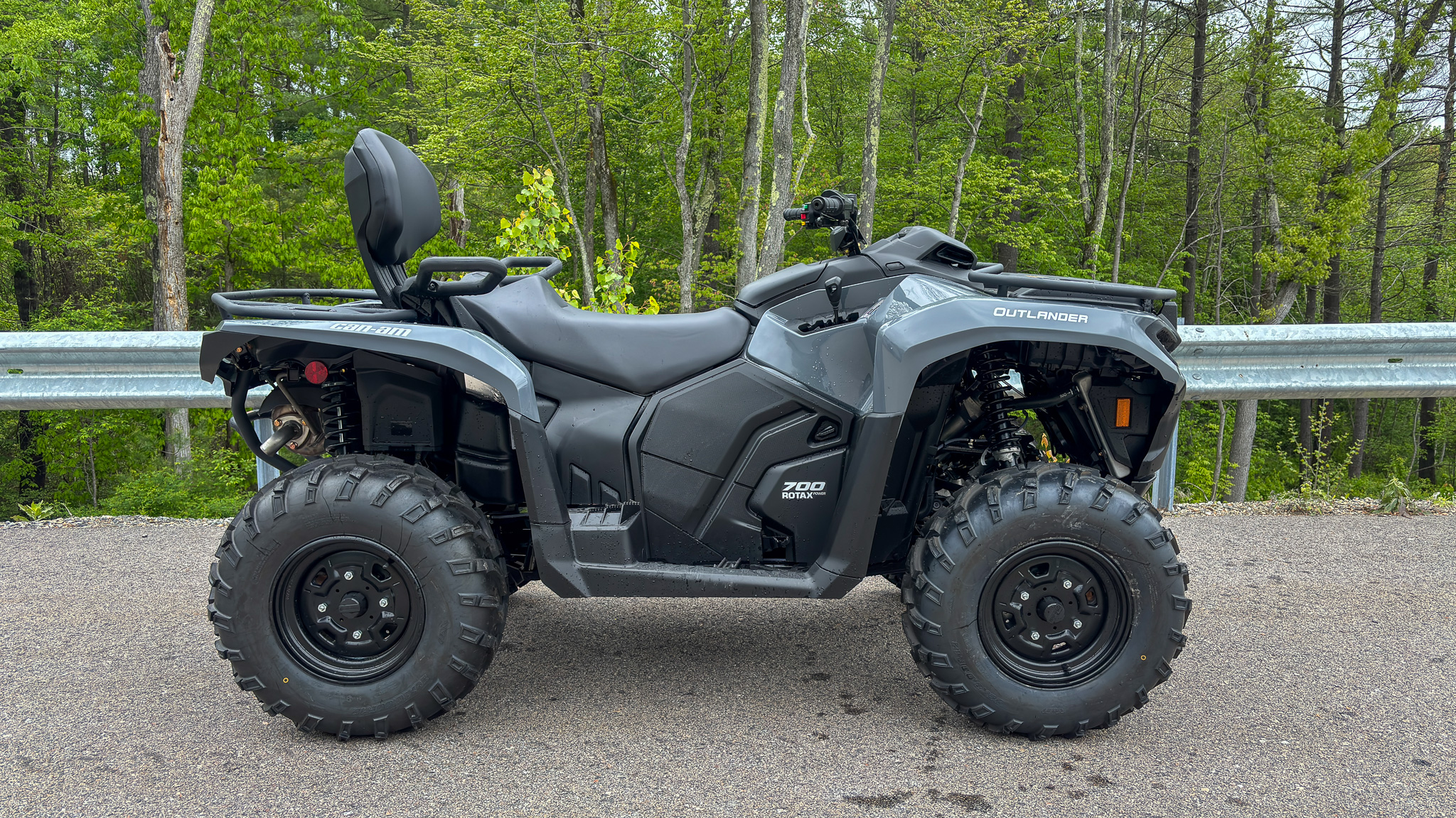 2025 Can-Am OUTLANDER MAX DPS 700 - Photo 6
