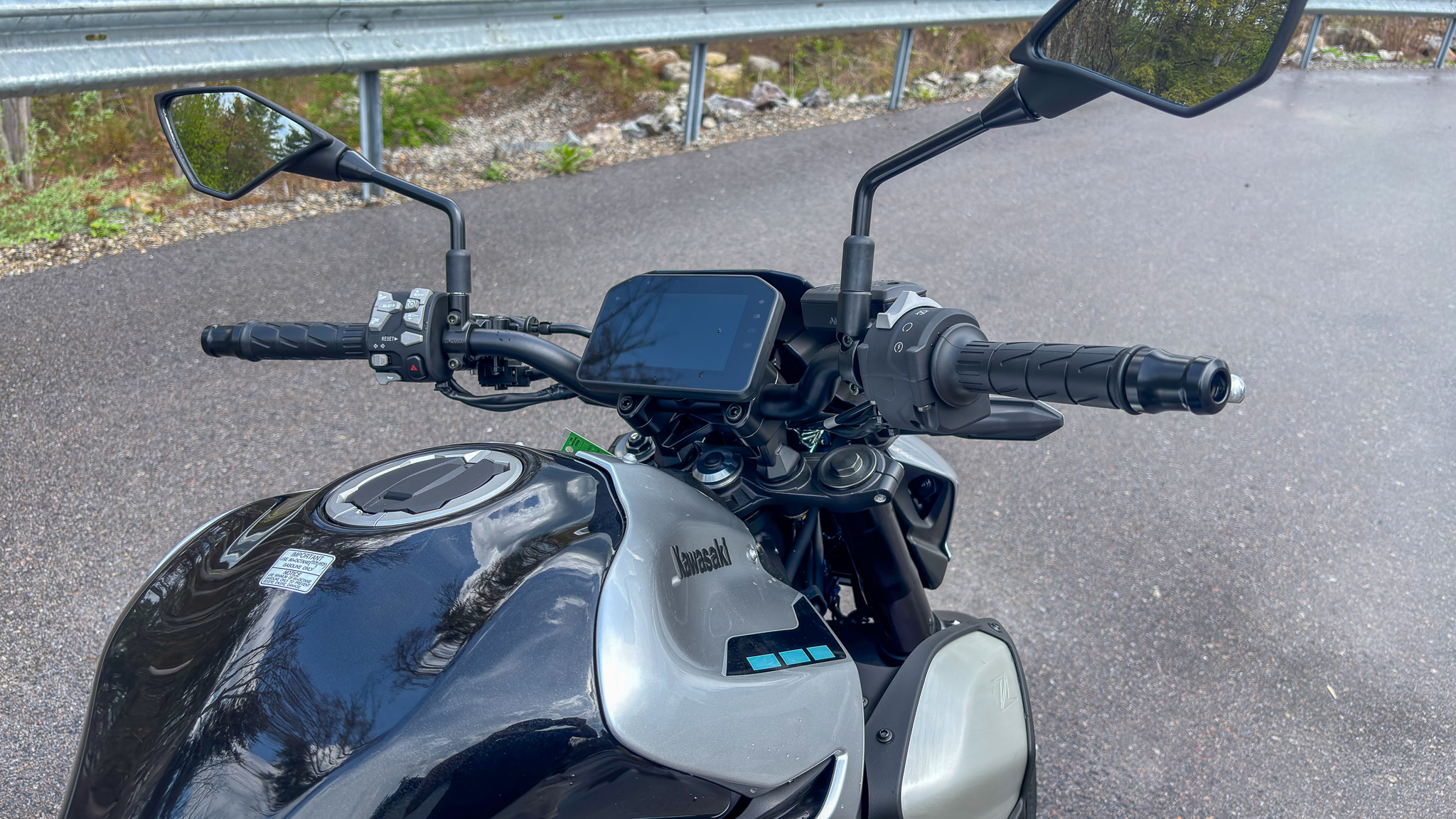 2025 Kawasaki Z900 ABS - Photo 12