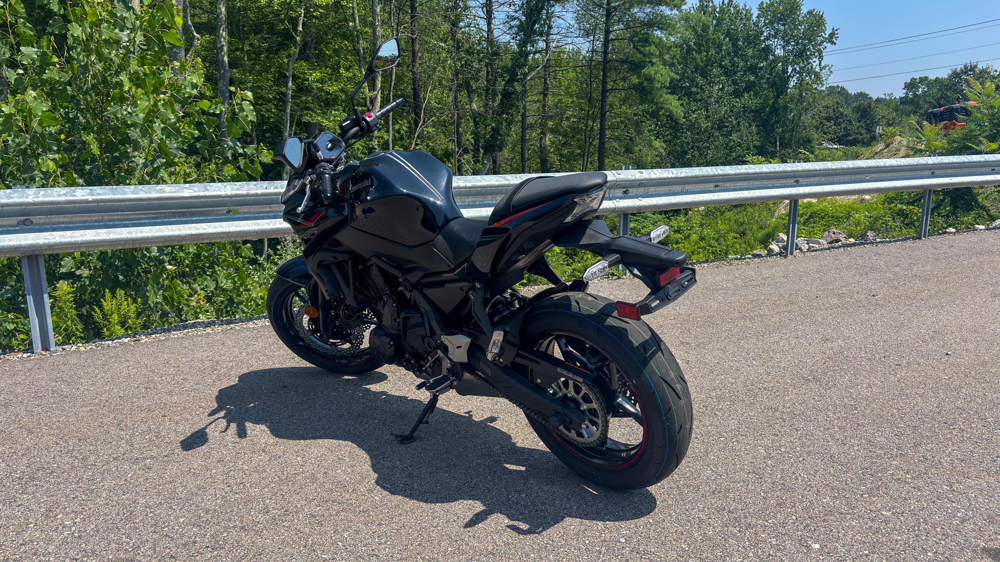 2025 Kawasaki Z650 - Photo 3