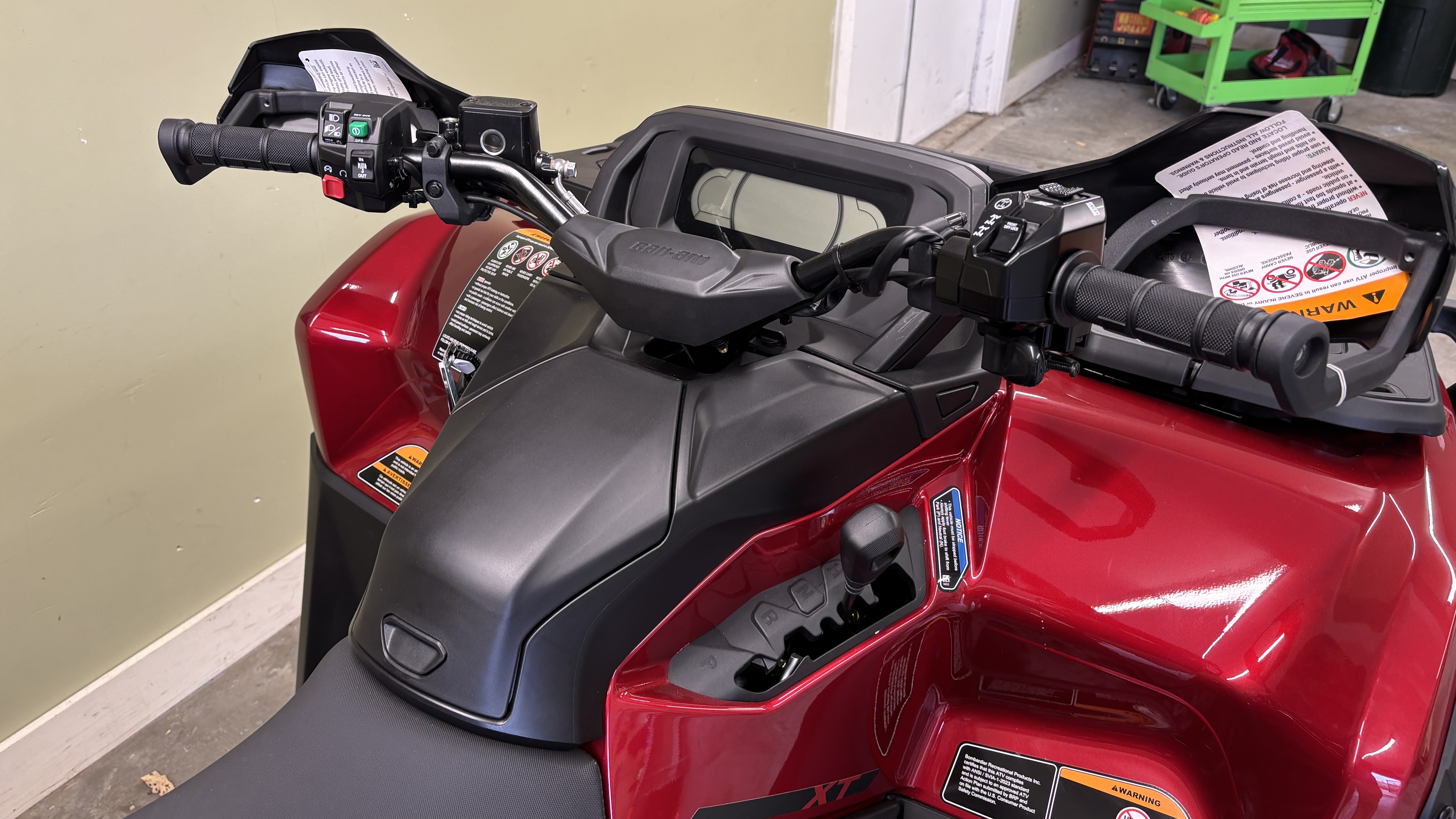 2025 Can-Am OUTLANDER XT 1000R - Photo 12