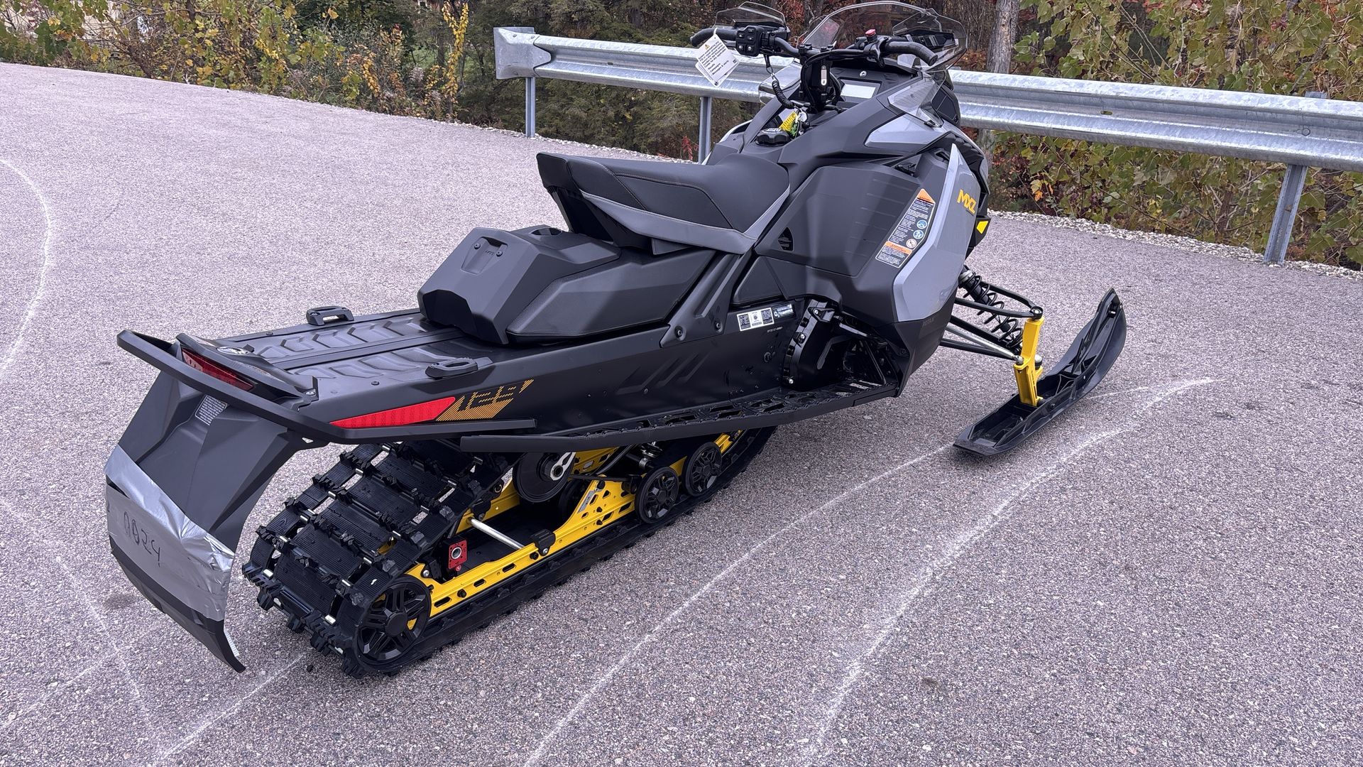 2026 Ski-Doo MXZ ADR 137 600R E-TEC RipSaw 1.25" E.S. - Photo 7