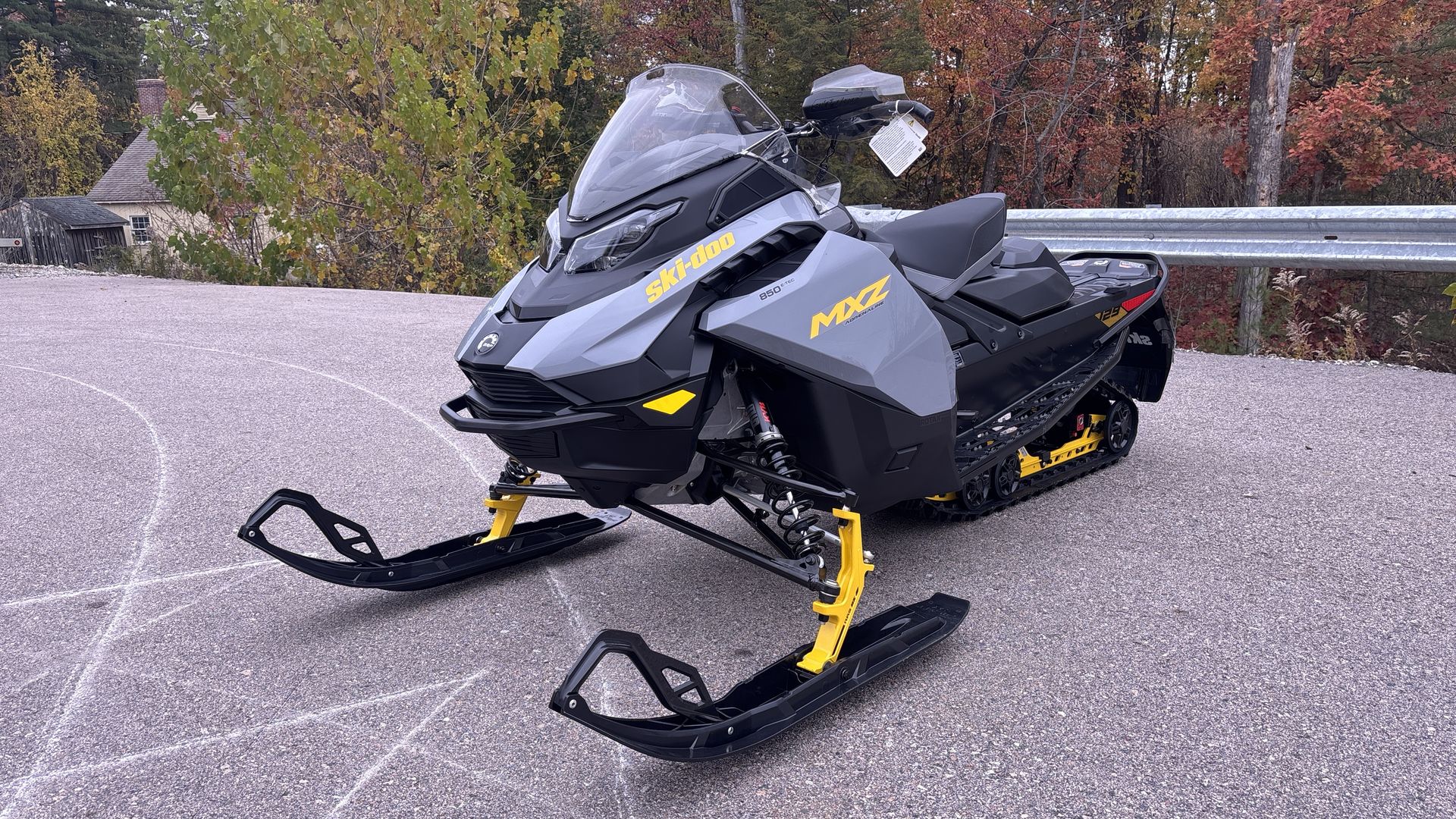 2026 Ski-Doo MXZ ADR 137 600R E-TEC RipSaw 1.25" E.S. - Photo 9