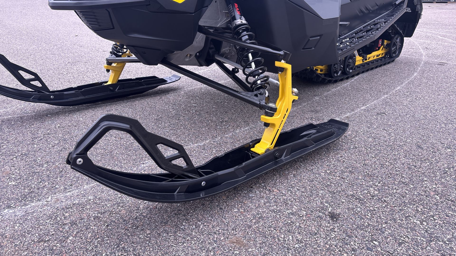 2026 Ski-Doo MXZ ADR 137 600R E-TEC RipSaw 1.25" E.S. - Photo 10
