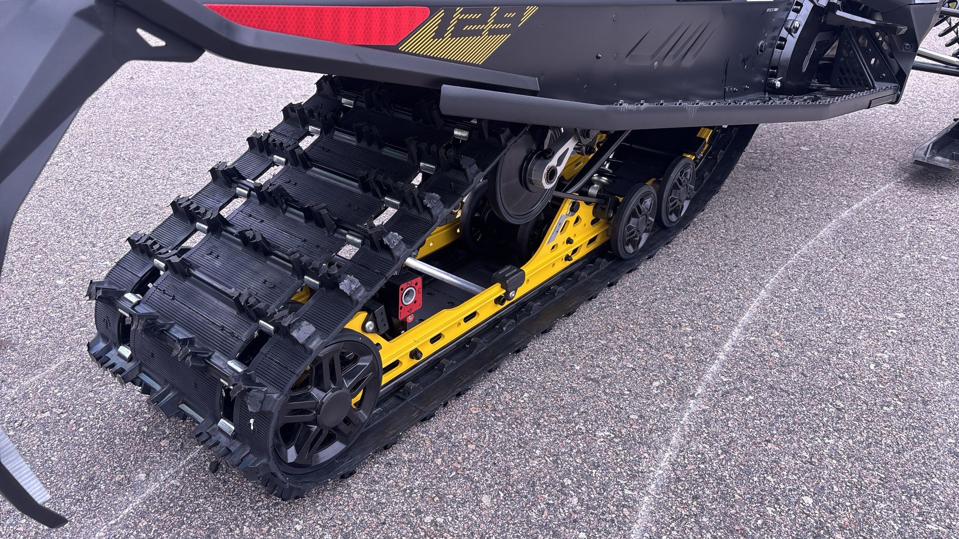 2026 Ski-Doo MXZ ADR 137 600R E-TEC RipSaw 1.25" E.S. - Photo 11