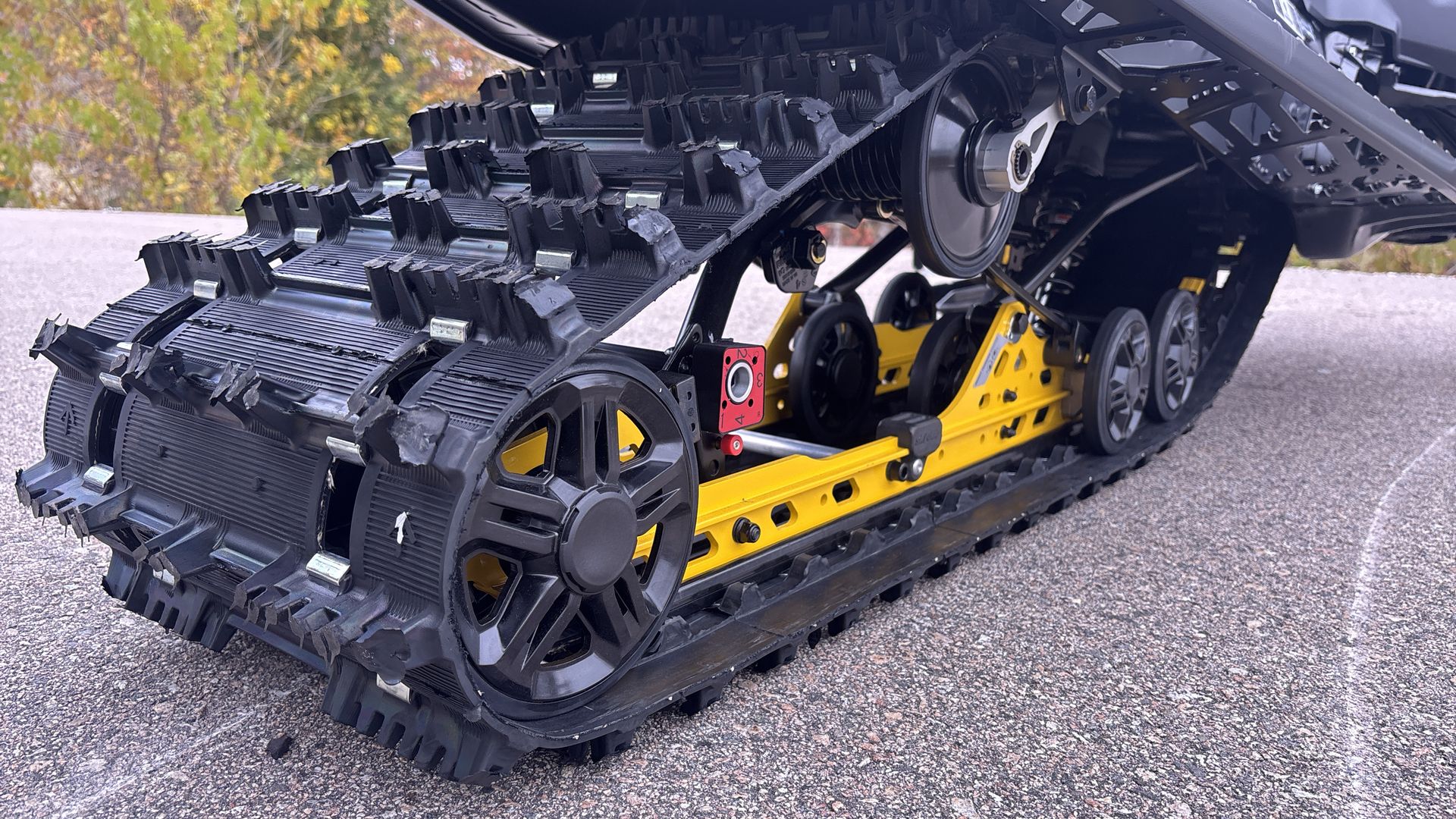 2026 Ski-Doo MXZ ADR 137 600R E-TEC RipSaw 1.25" E.S. - Photo 12