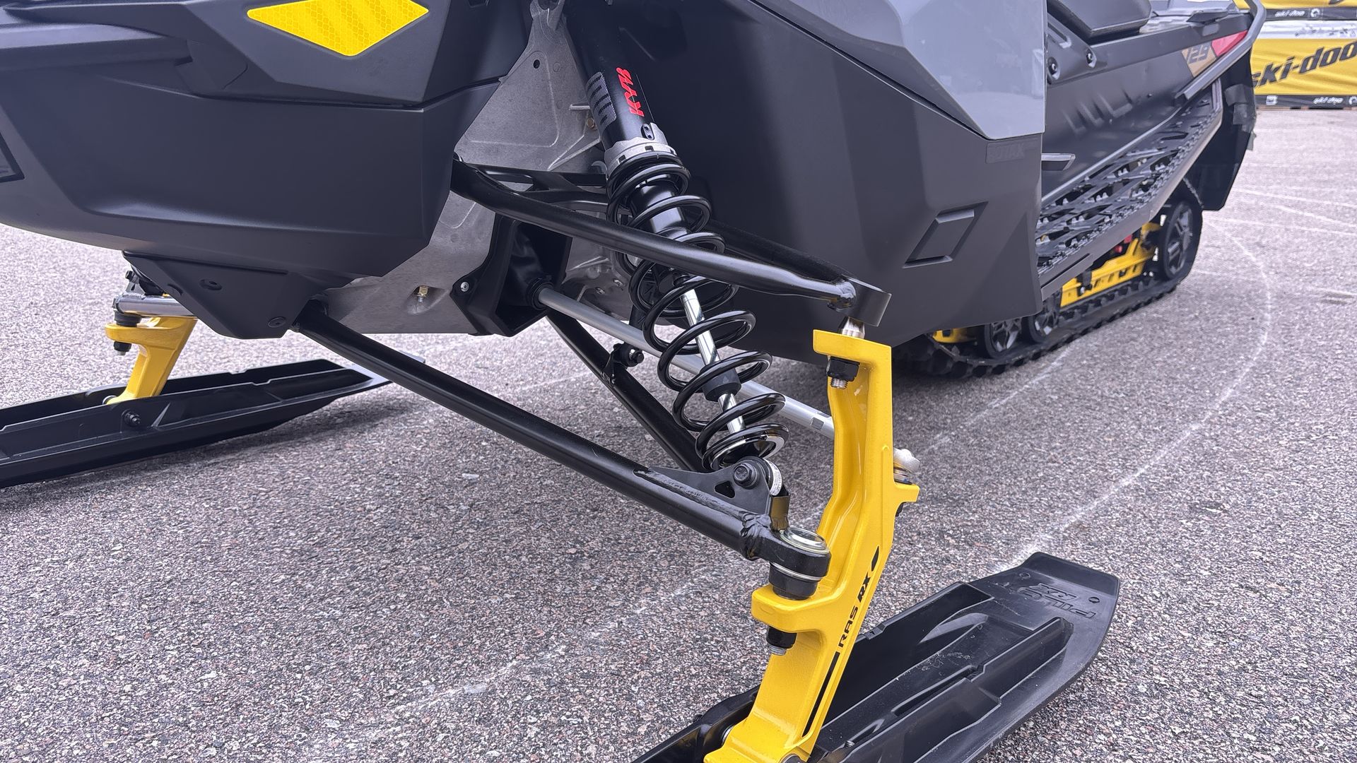 2026 Ski-Doo MXZ ADR 137 600R E-TEC RipSaw 1.25" E.S. - Photo 14