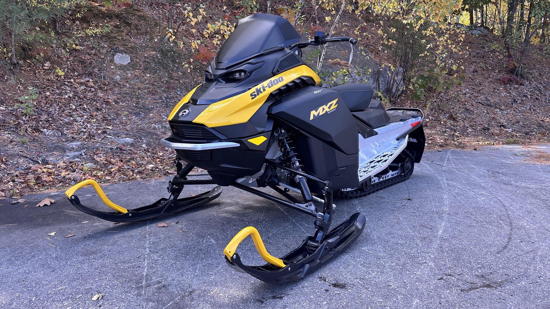 2026 Ski-Doo MXZ SPORT 137 600 EFI RipSaw 1.25" E.S.