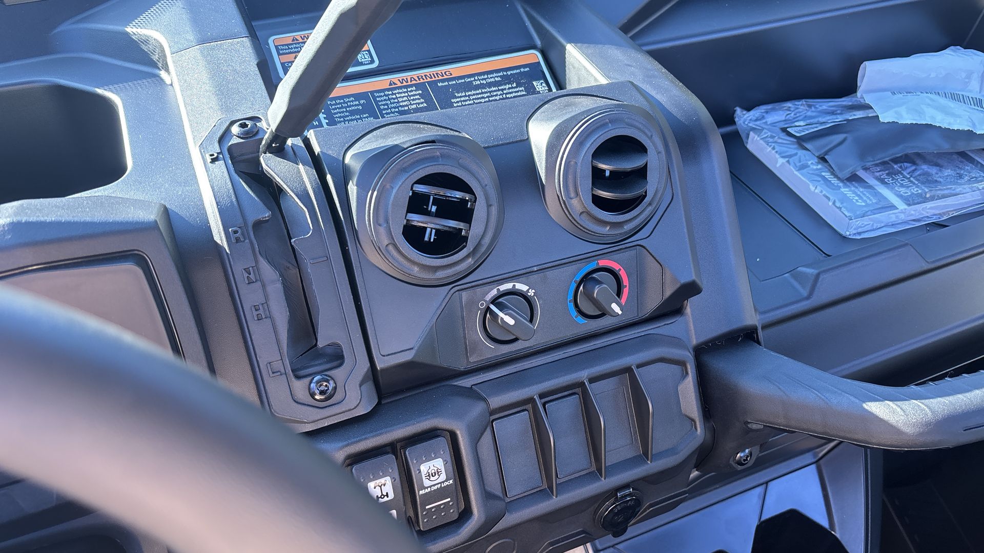 2026 Can-Am DEFENDER DPS CAB HD9 - Photo 19