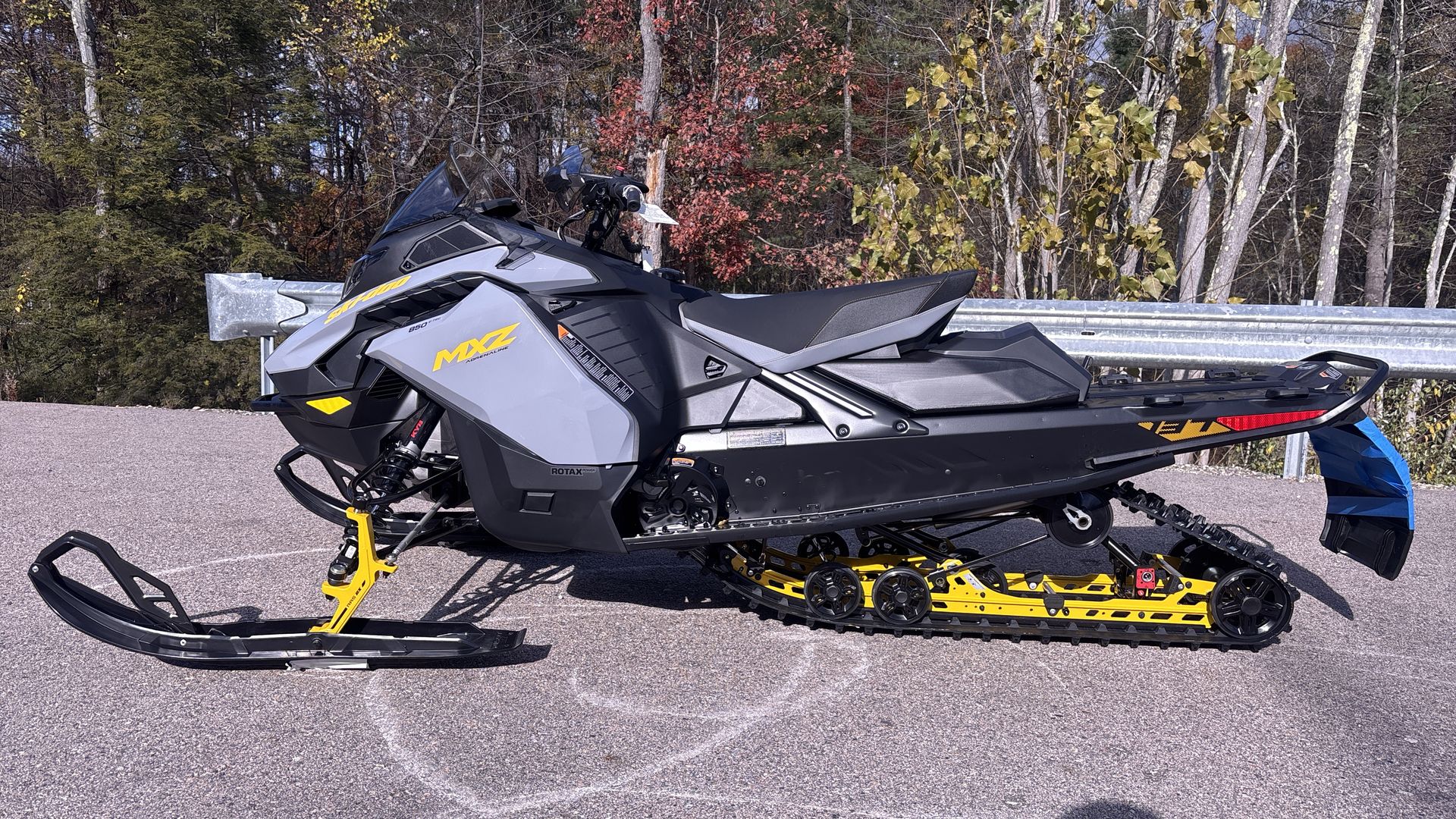 2026 Ski-Doo MXZ ADRENALINE 850 E-TEC 137 1.25 - Photo 4