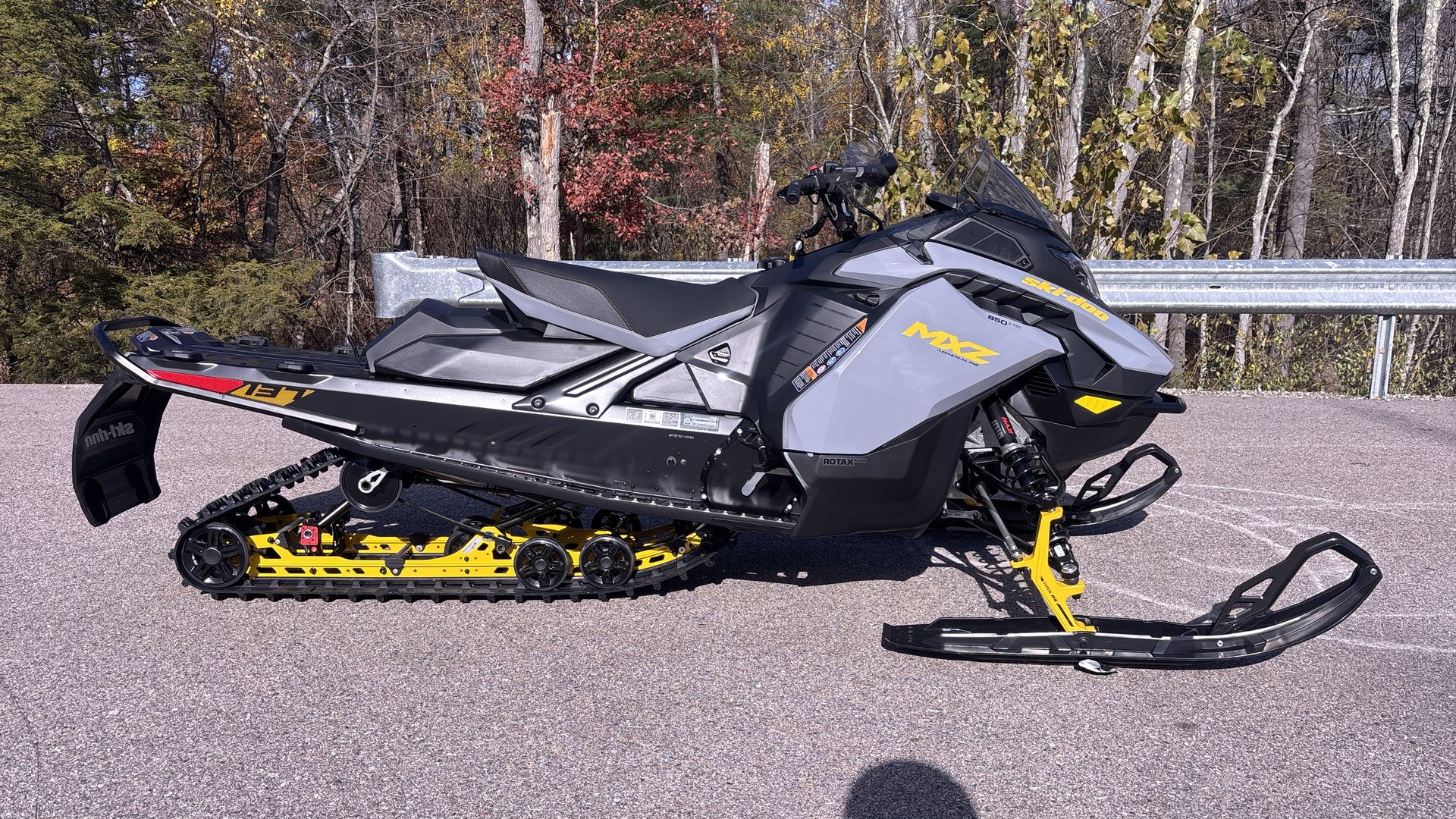 2026 Ski-Doo MXZ ADRENALINE 850 E-TEC 137 1.25 - Photo 8