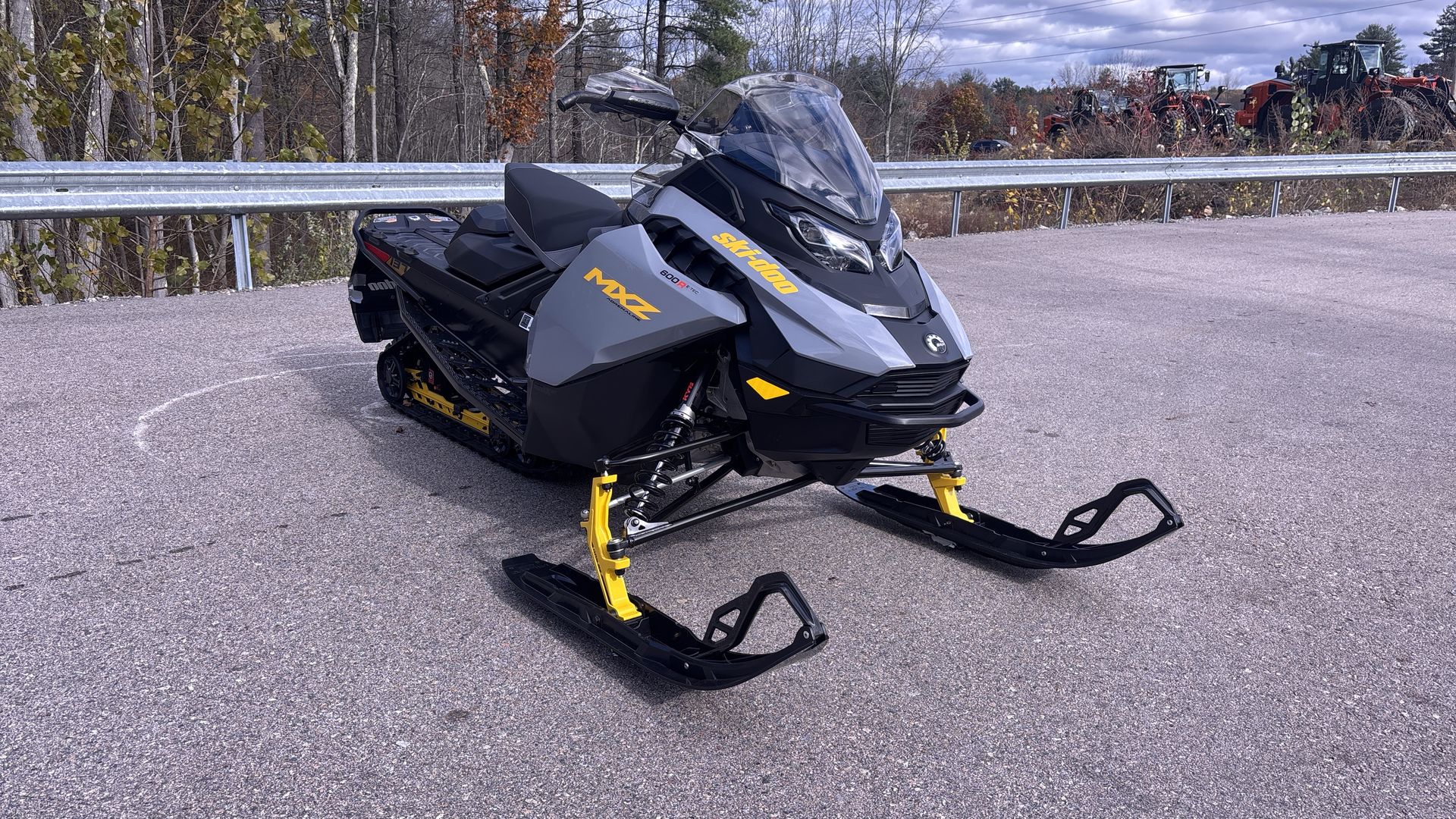2026 Ski-Doo MXZ ADRENALINE 600R E-TEC 137 1.25
