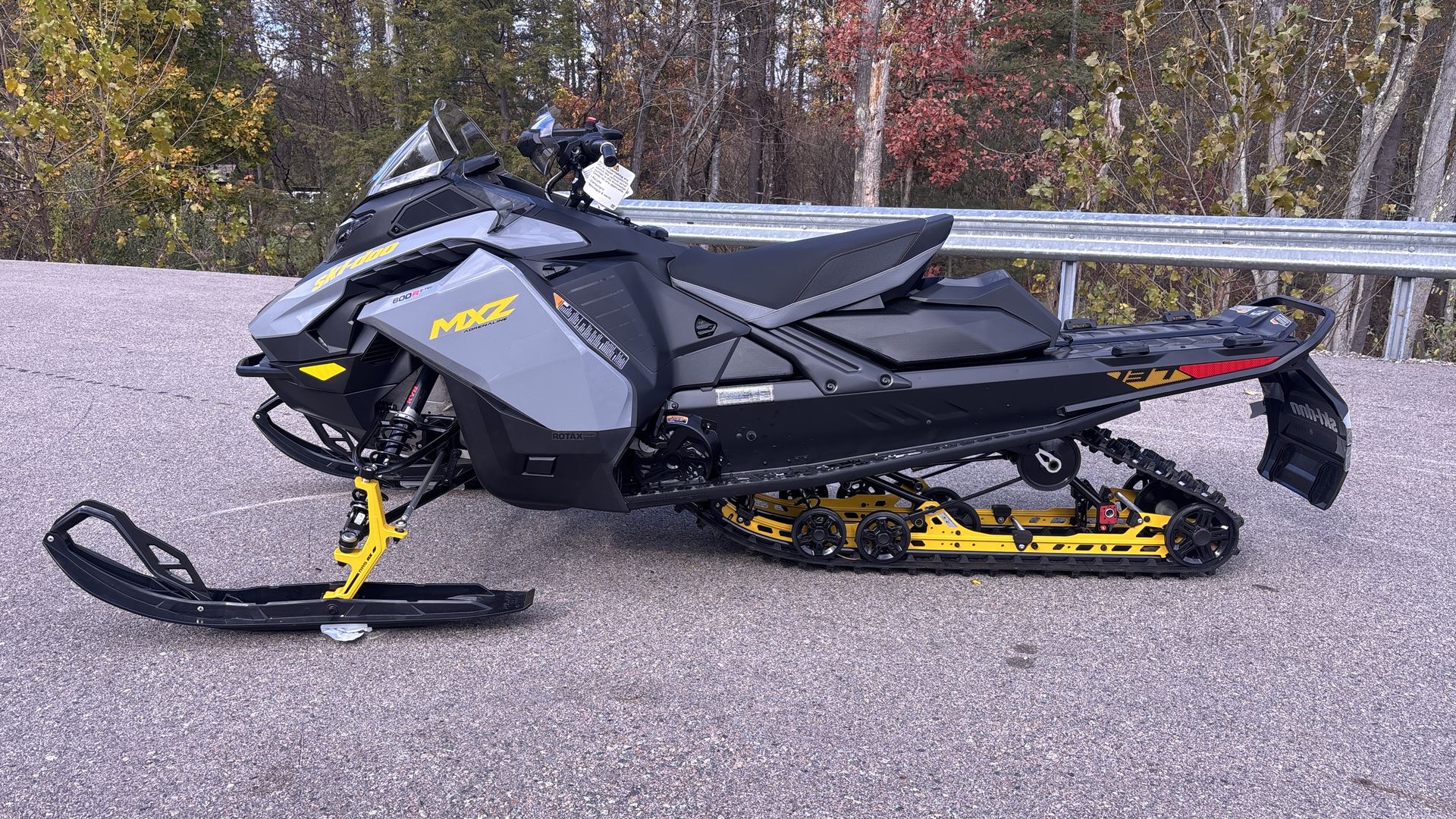 2026 Ski-Doo MXZ ADRENALINE 600R E-TEC 137 1.25 - Photo 4