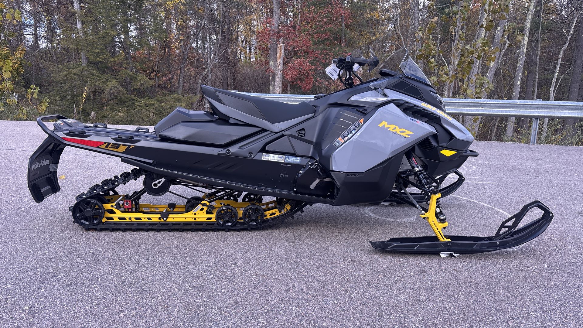2026 Ski-Doo MXZ ADRENALINE 600R E-TEC 137 1.25 - Photo 8