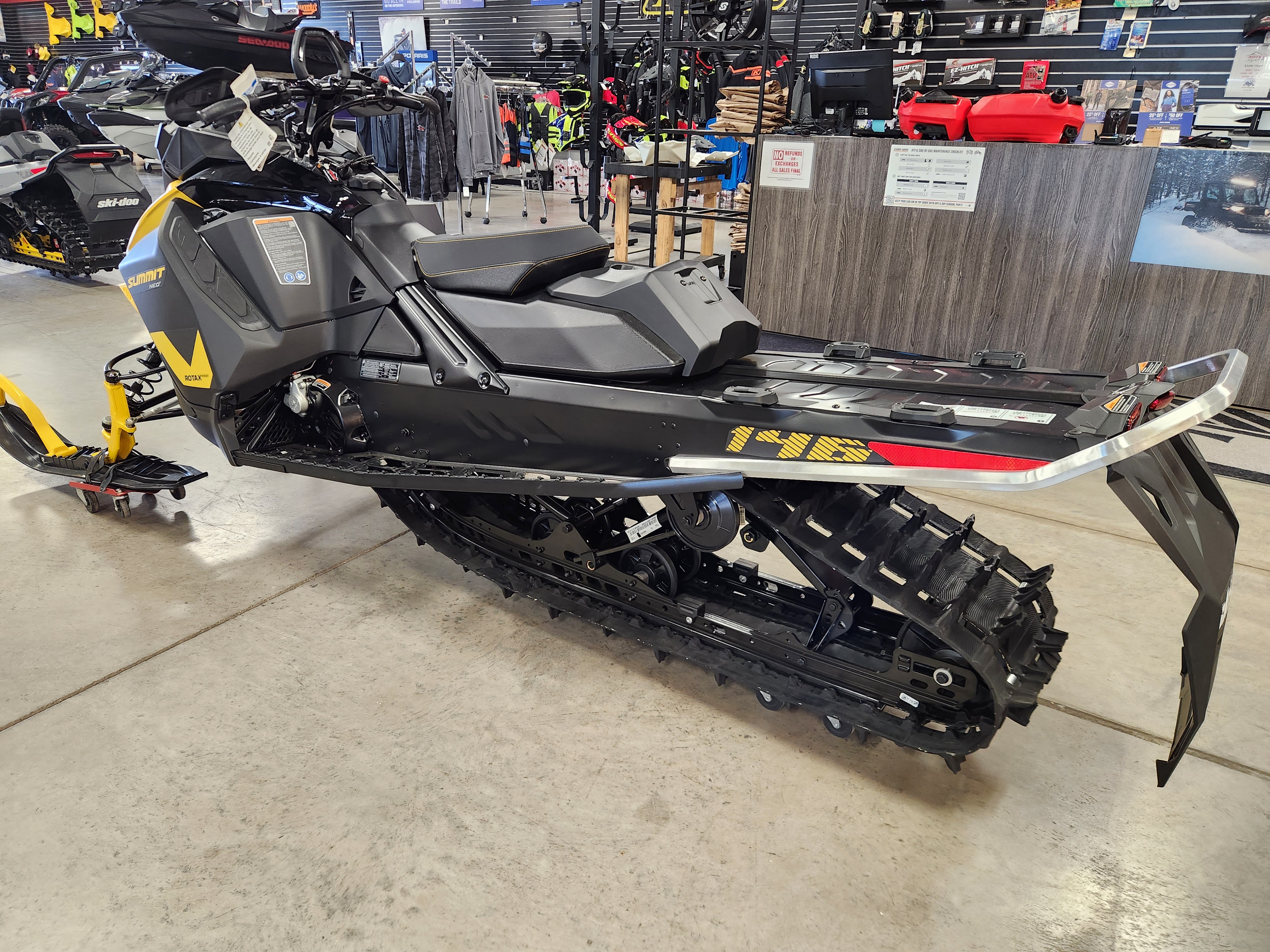 2025 Ski-Doo Summit NEO + 600 EFI Hurricane 1.75 with FlexEdge - Photo 3