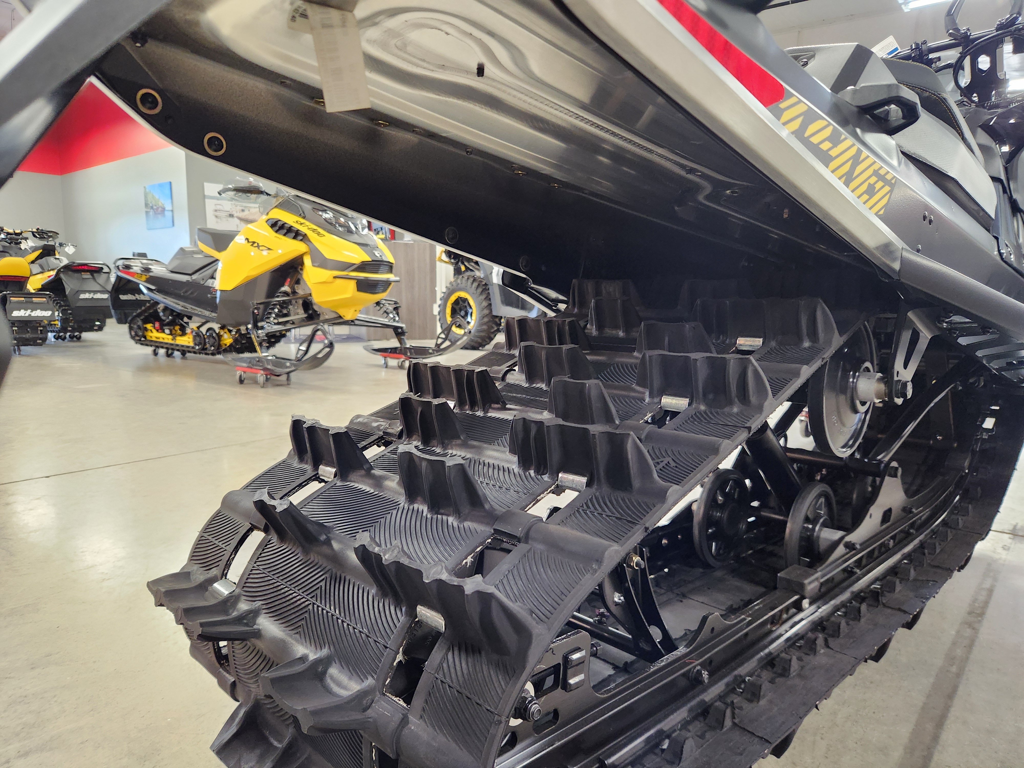 2025 Ski-Doo Summit NEO + 600 EFI Hurricane 1.75 with FlexEdge - Photo 4