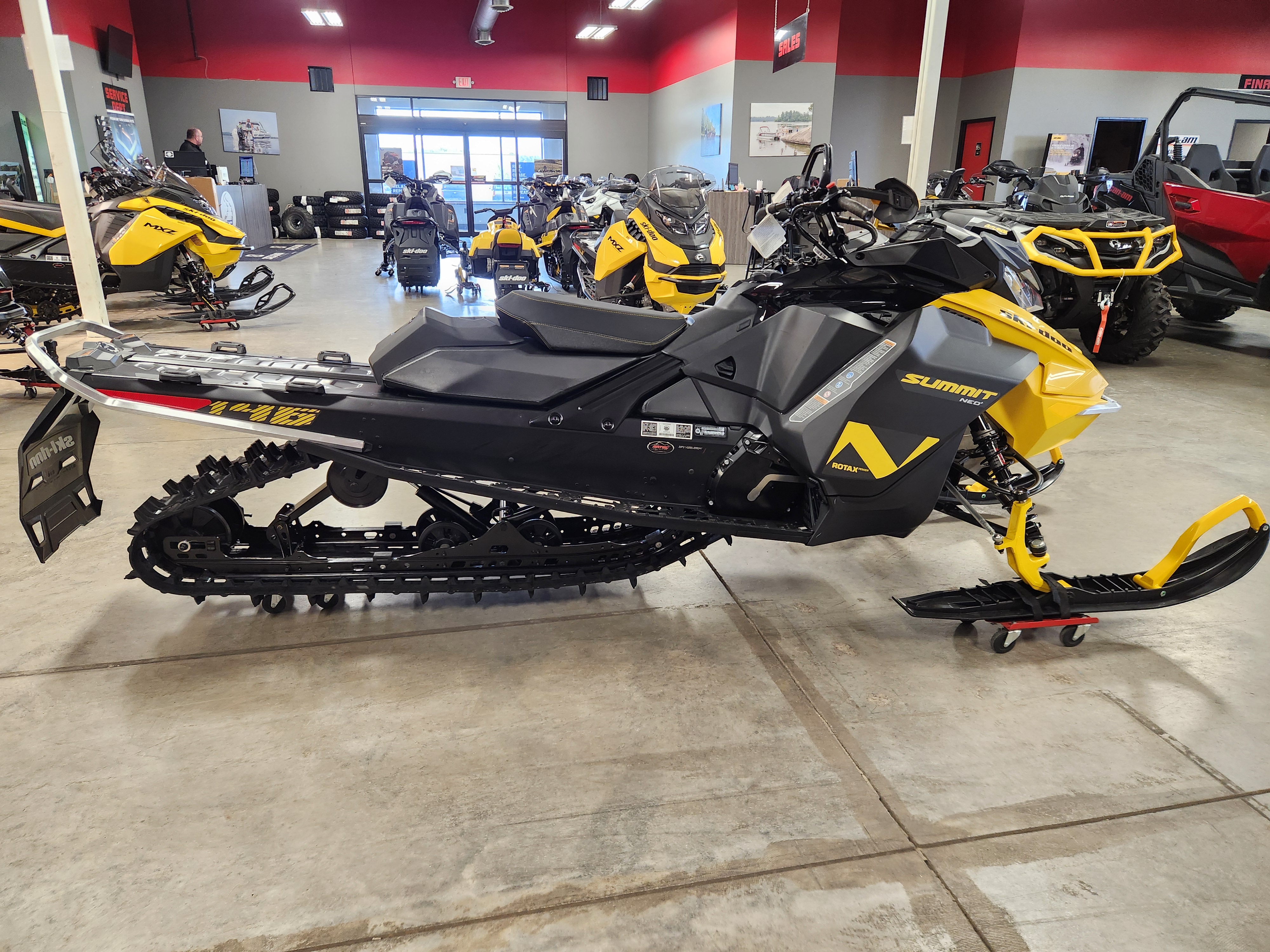 2025 Ski-Doo Summit® NEO + 600 EFI Hurricane 1.75 with FlexEdge - Photo 6