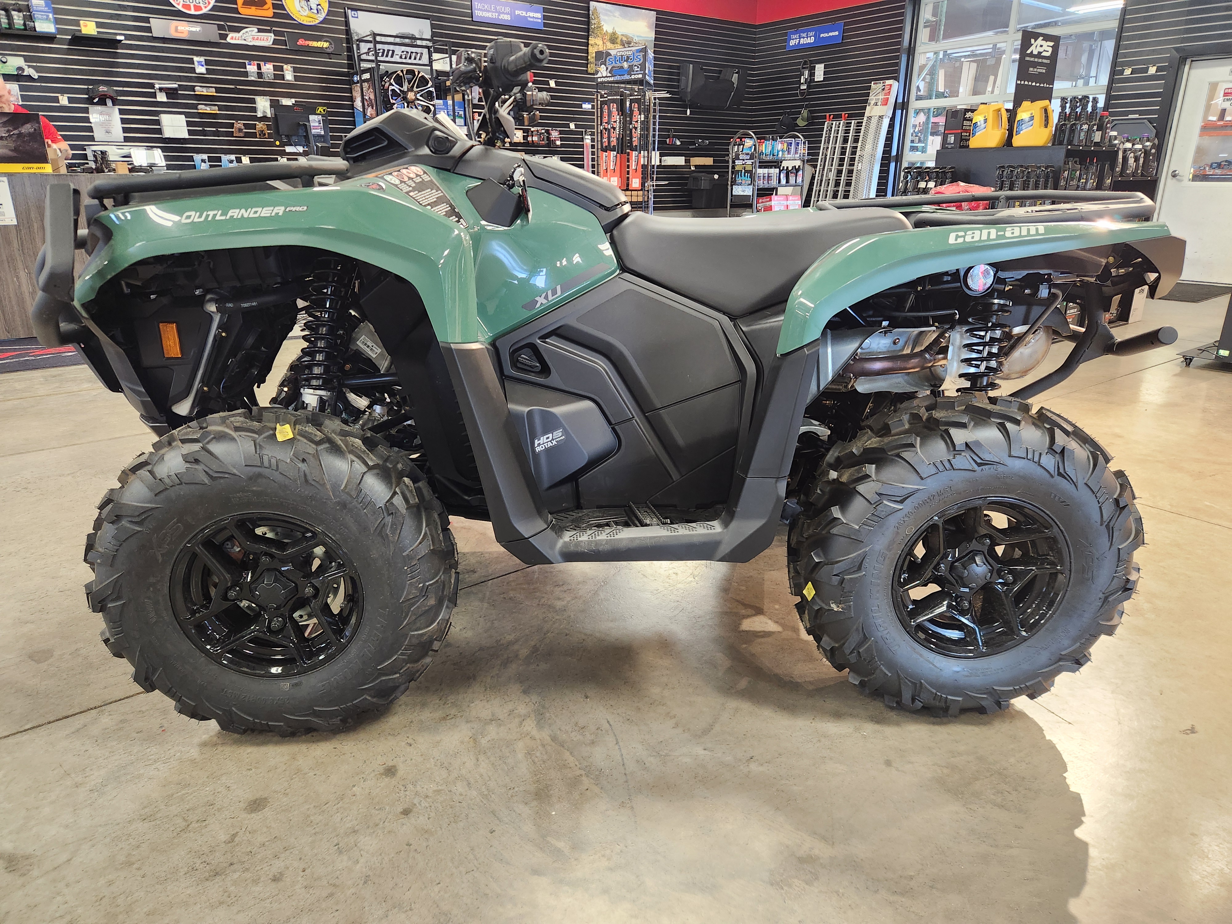 2025 Can-Am ATV OUTL PRO XU HD5 GN 25 - Photo 2
