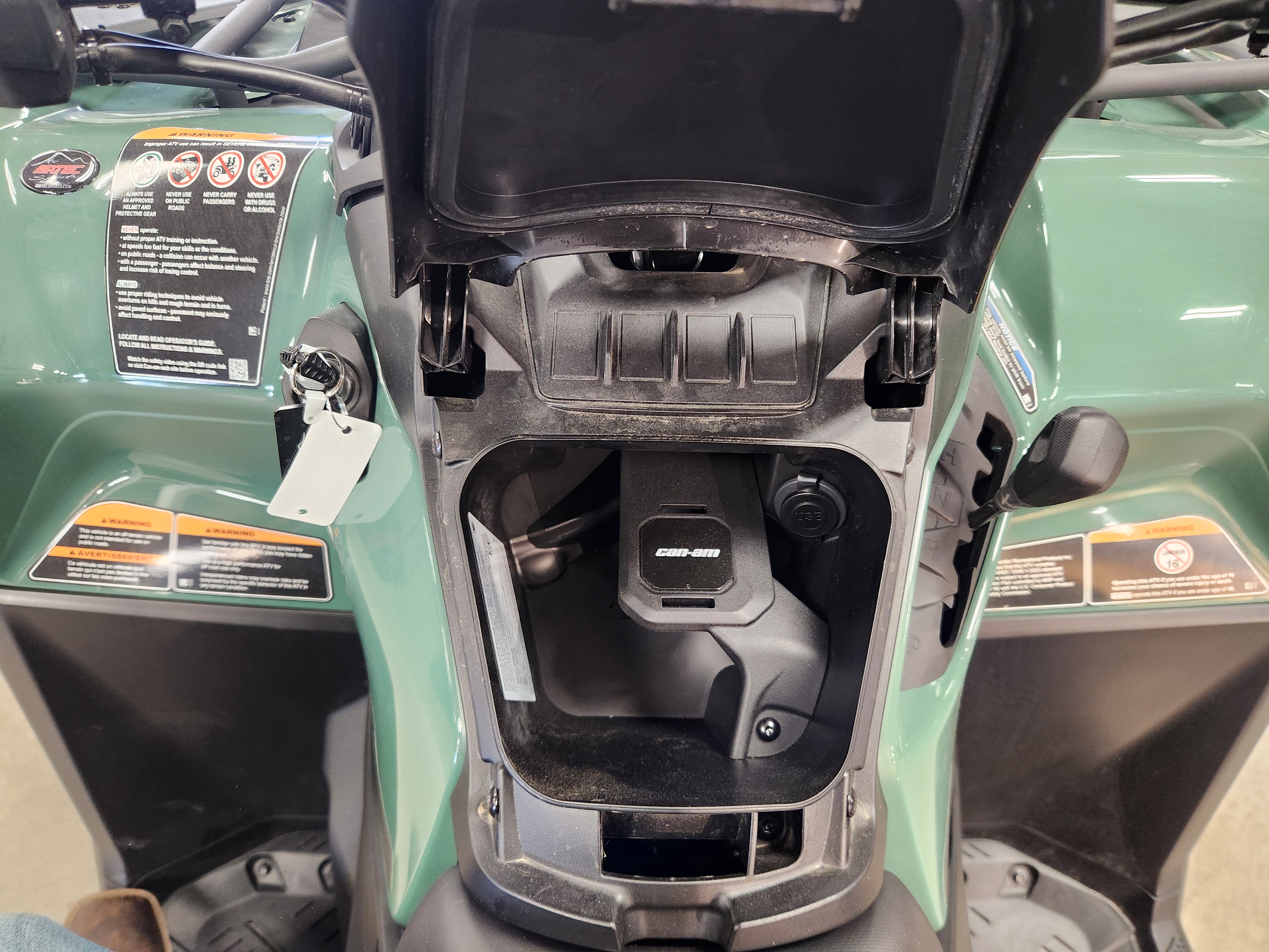2025 Can-Am ATV OUTL PRO XU HD5 GN 25 - Photo 13