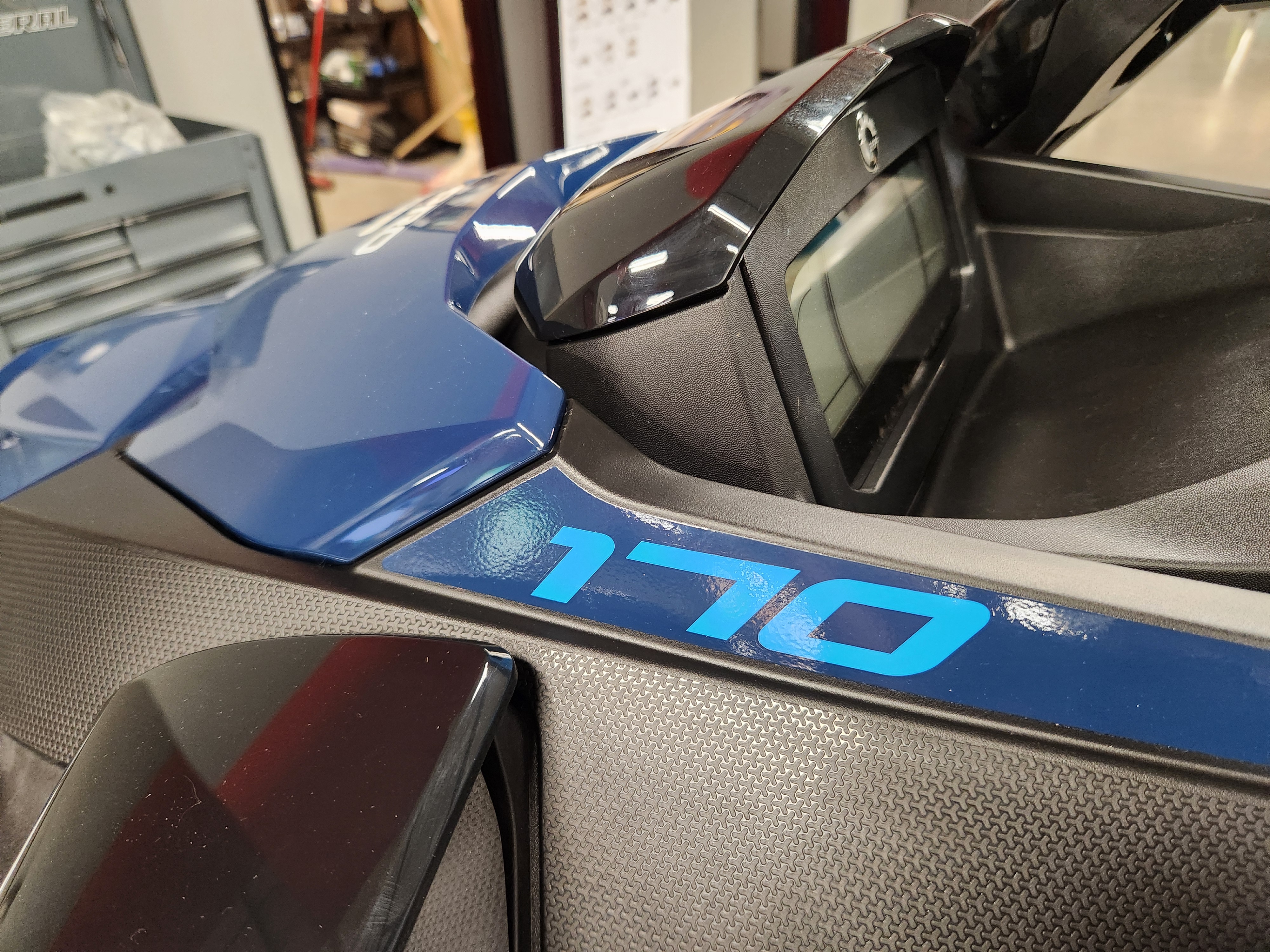 2025 Sea-Doo PWC FISHP S 170 AUD WH IBR IDF 25 - Photo 12