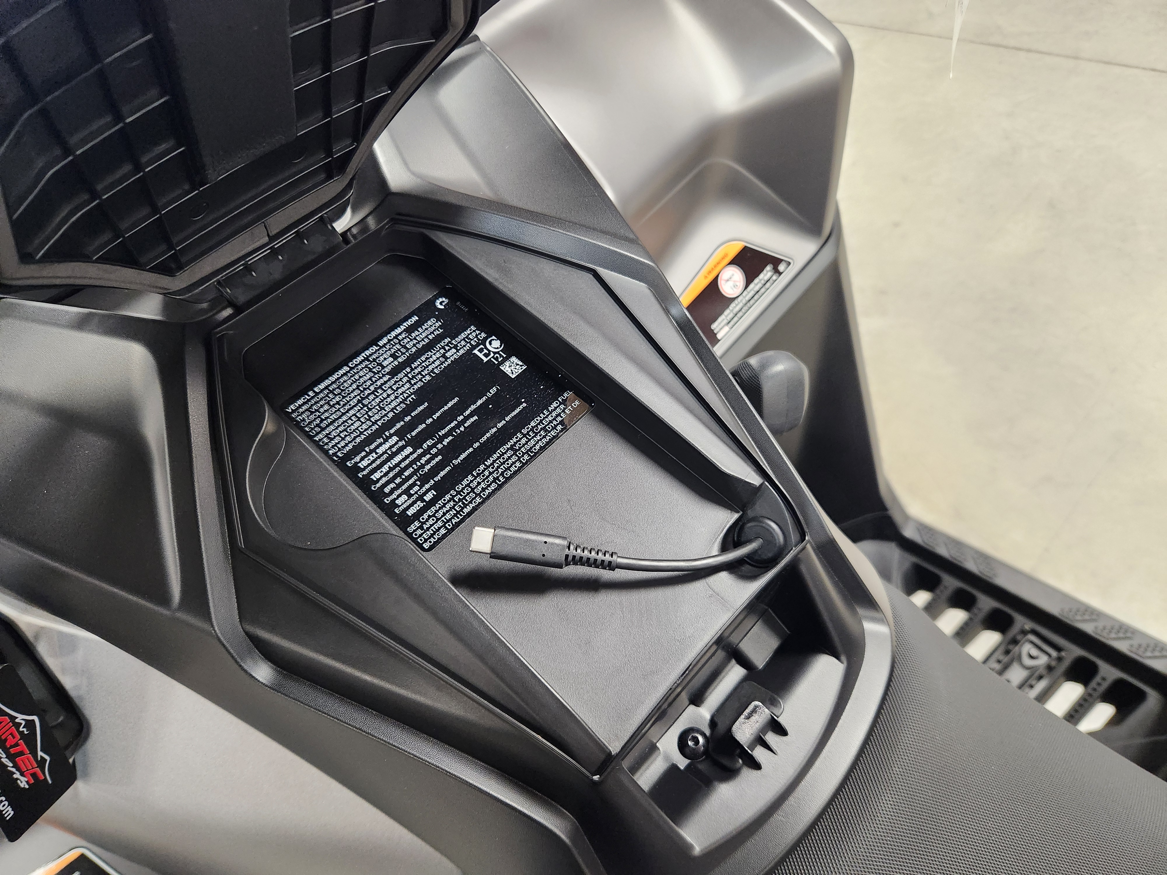 2026 Can-Am ATV OUTL XT 850 GY 26 - Photo 12
