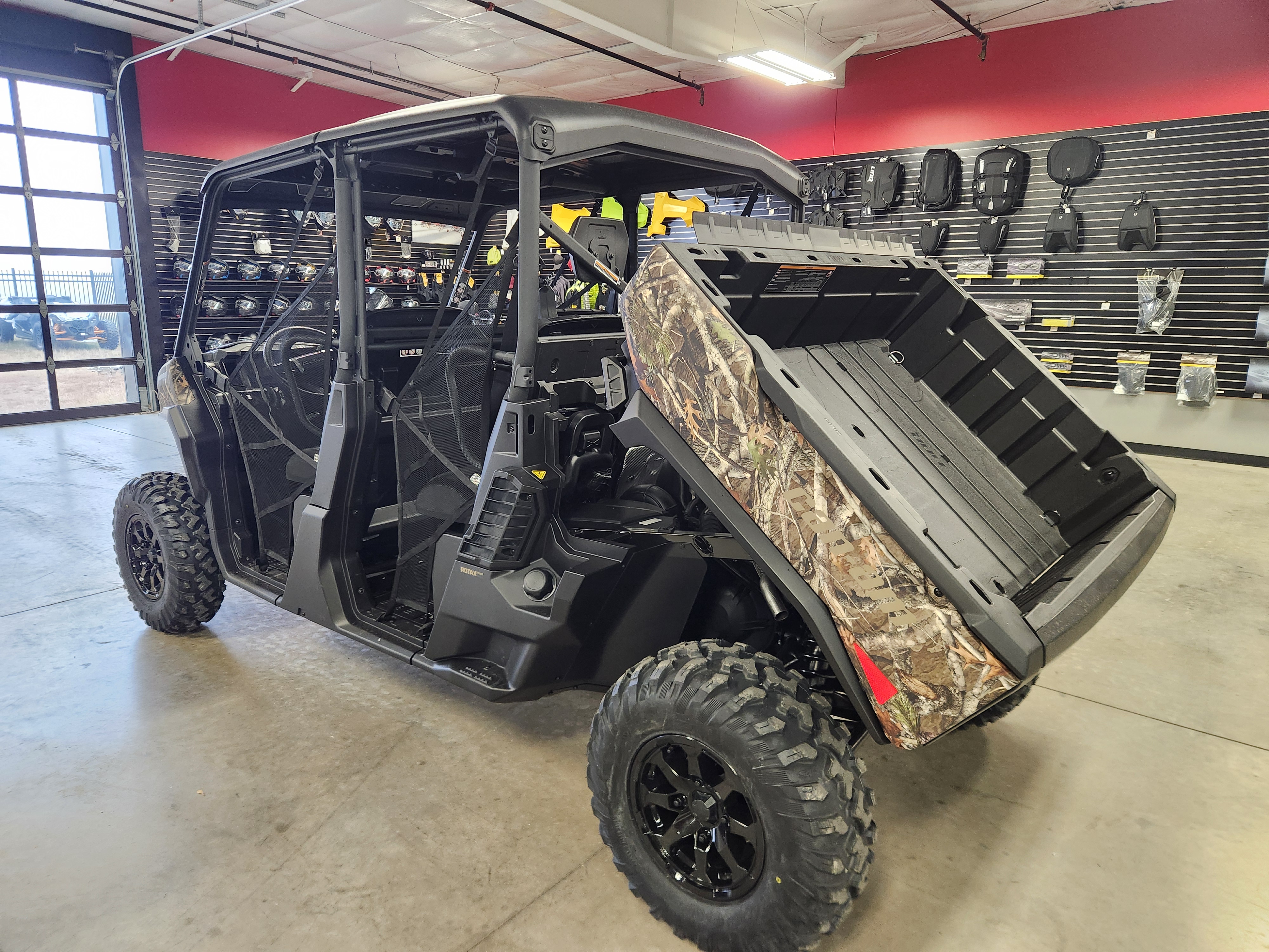 2026 Can-Am SSV DEF MAX XT 65 HD11 CA 26 XT HD11 - Photo 3