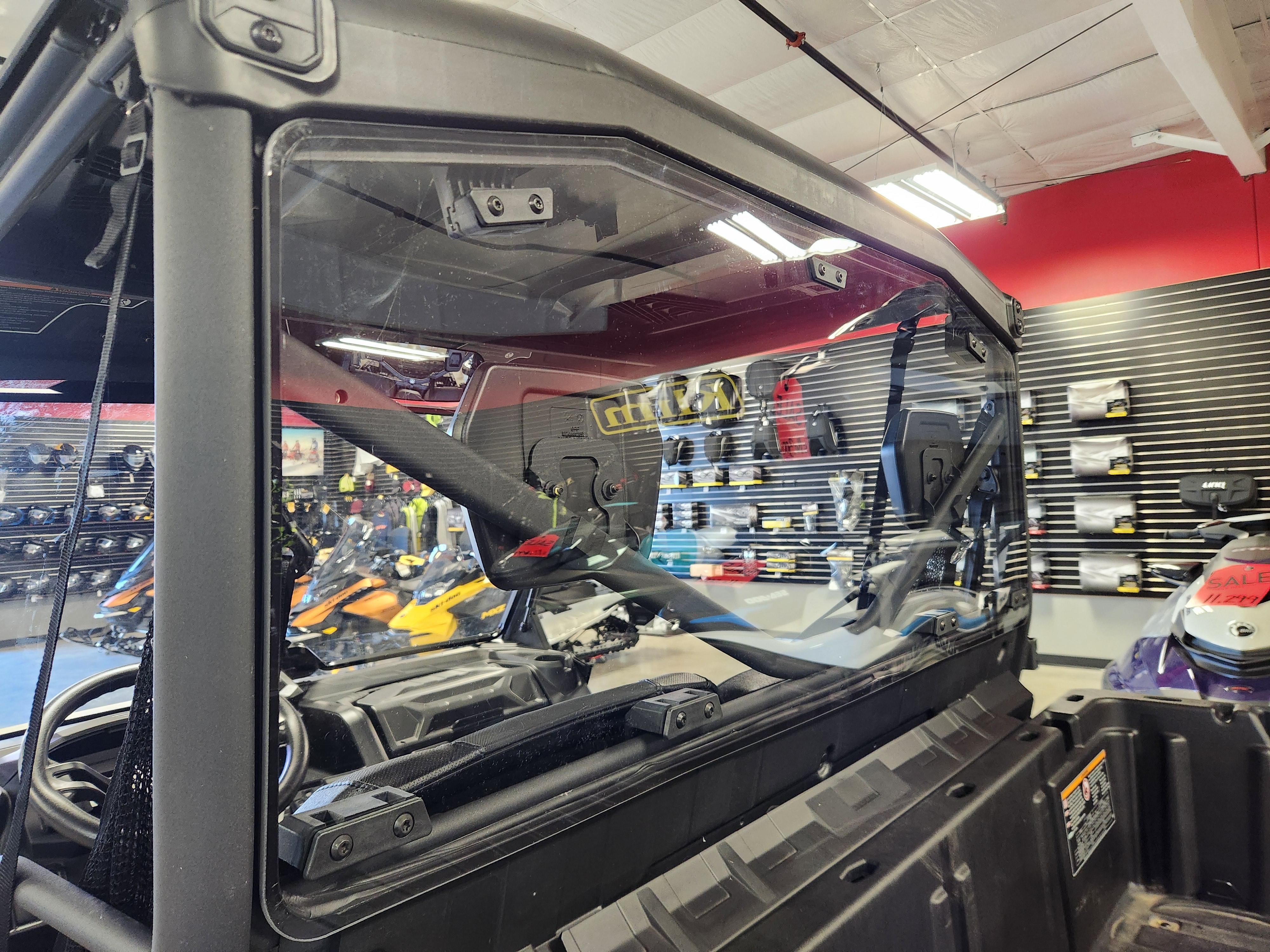 2025 Can-Am SSV DEF XT 64 HD10 BE 25 XT HD10 - Photo 10
