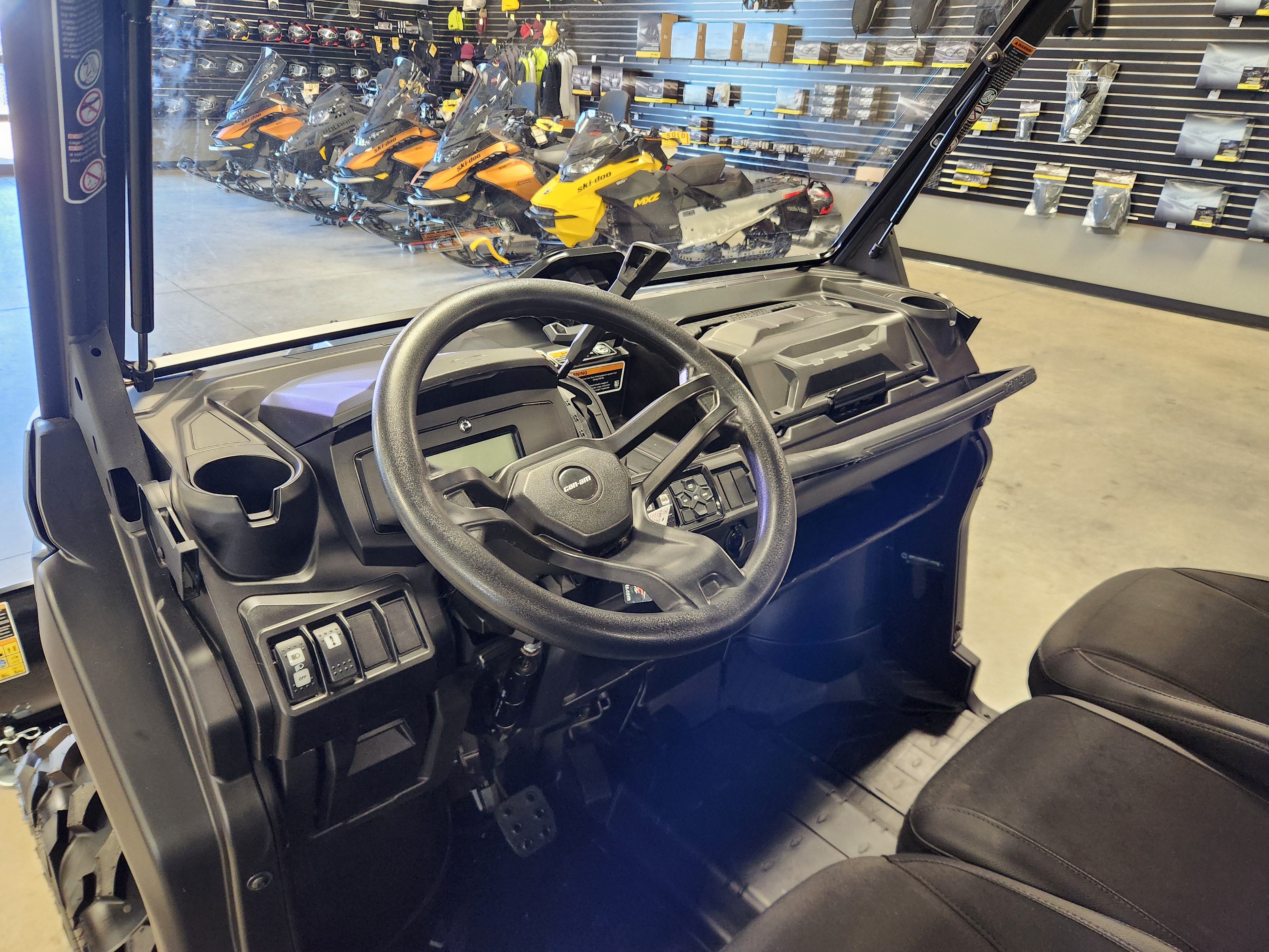 2025 Can-Am SSV DEF XT 64 HD10 BE 25 XT HD10 - Photo 11