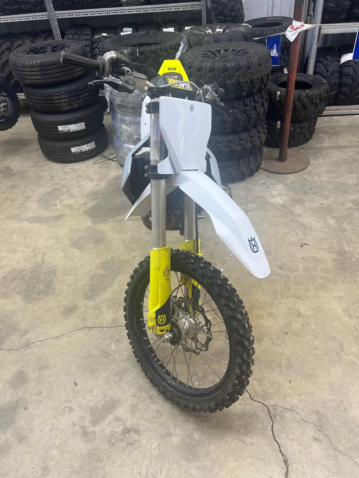 2023 Husqvarna Motorcycles FC 250 - Photo 3